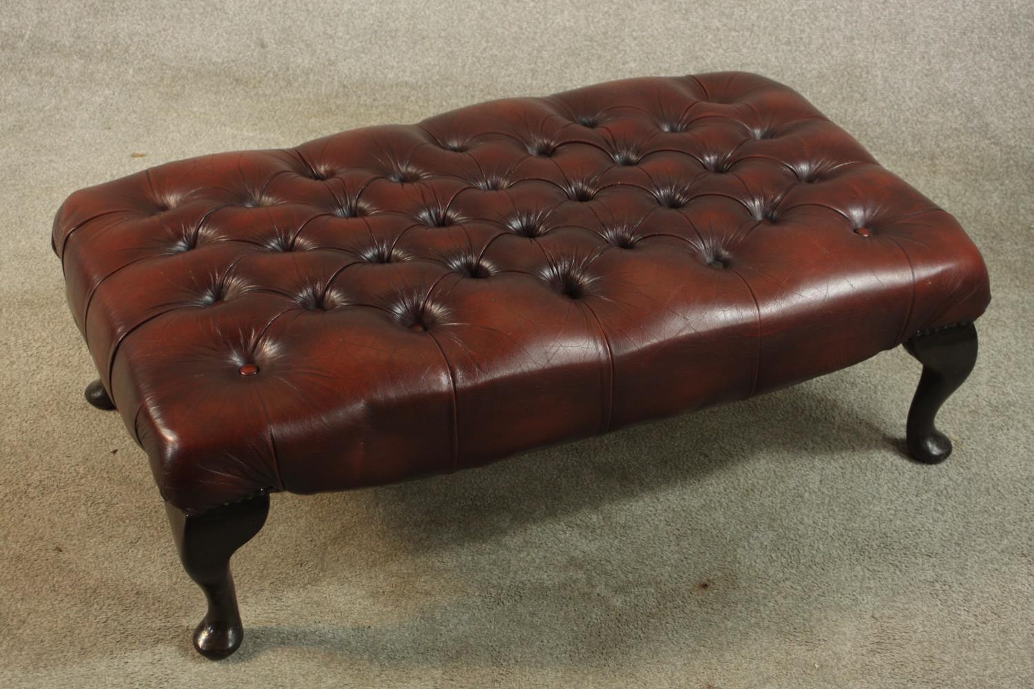 A Georgian style buttoned burgundy leather upholstered stool, of rectangular form, on cabriole legs. - Image 3 of 5