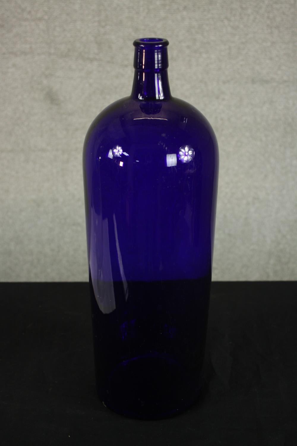 A large Bristol Blue glass apothecary bottle and clear glass storm lantern. H.40 Dia.13cm. (largest) - Image 3 of 6