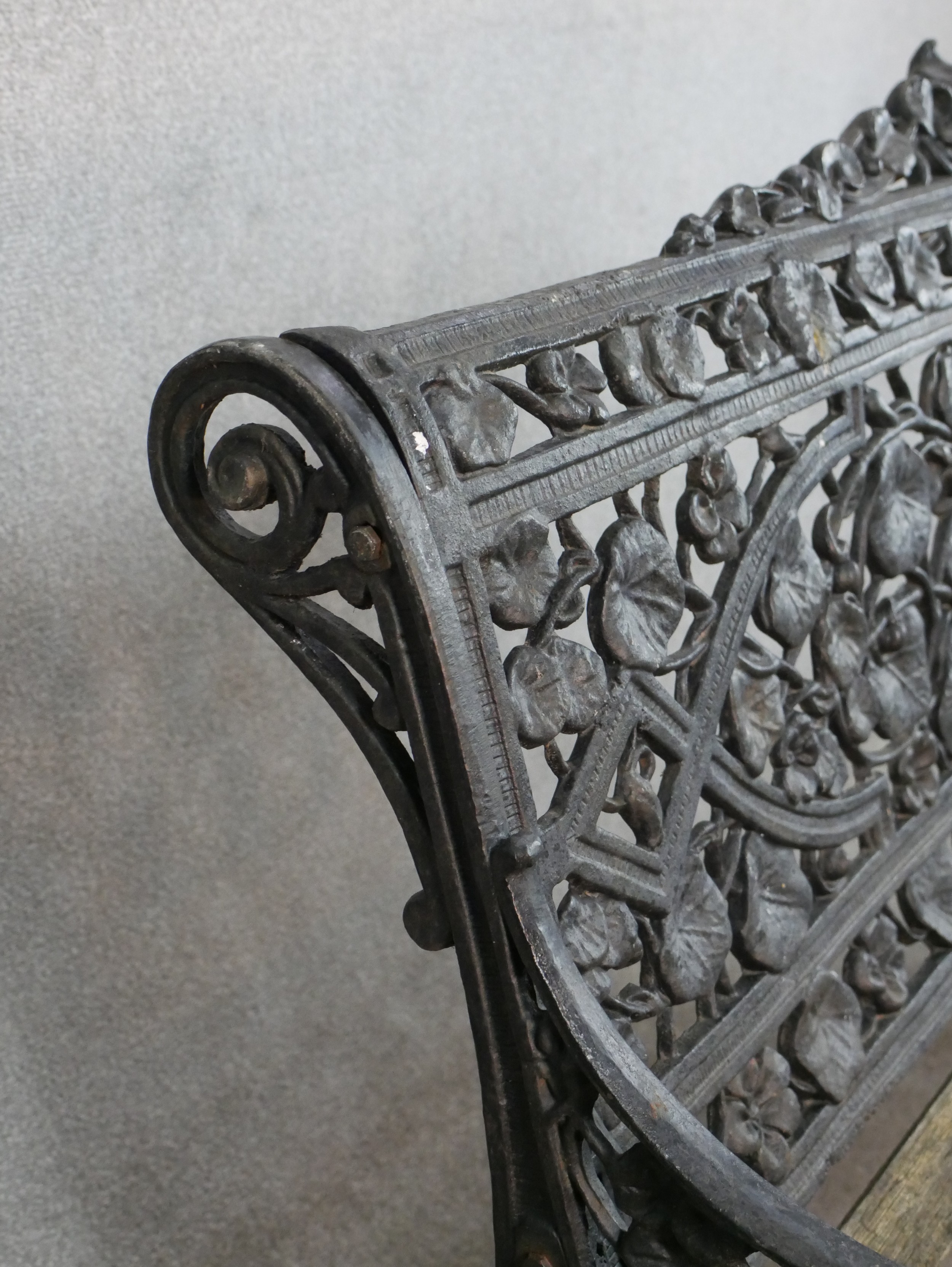 A Victorian Coalbrookdale style cast iron garden bench, in nasturtium pattern, missing one seat - Image 9 of 9