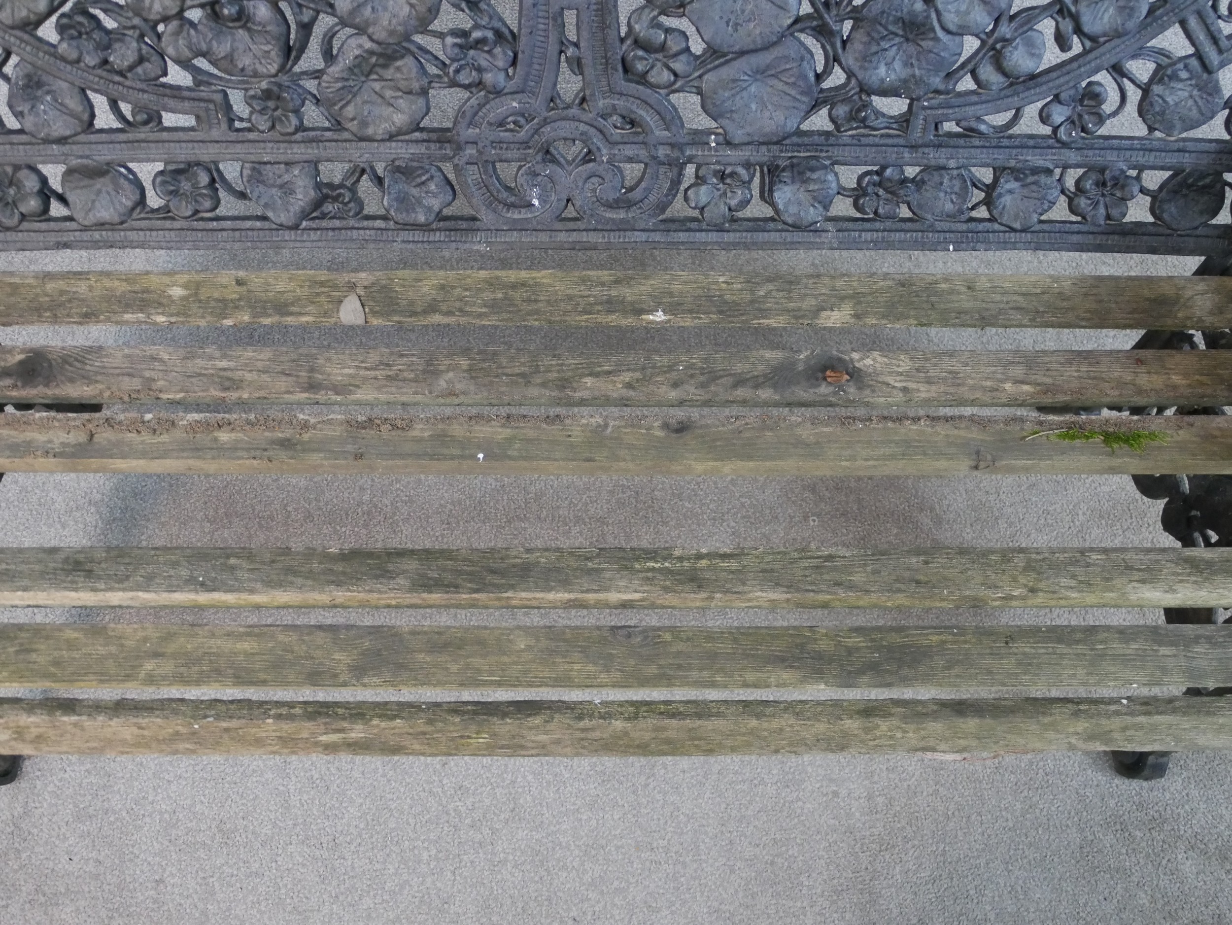 A Victorian Coalbrookdale style cast iron garden bench, in nasturtium pattern, missing one seat - Image 3 of 9