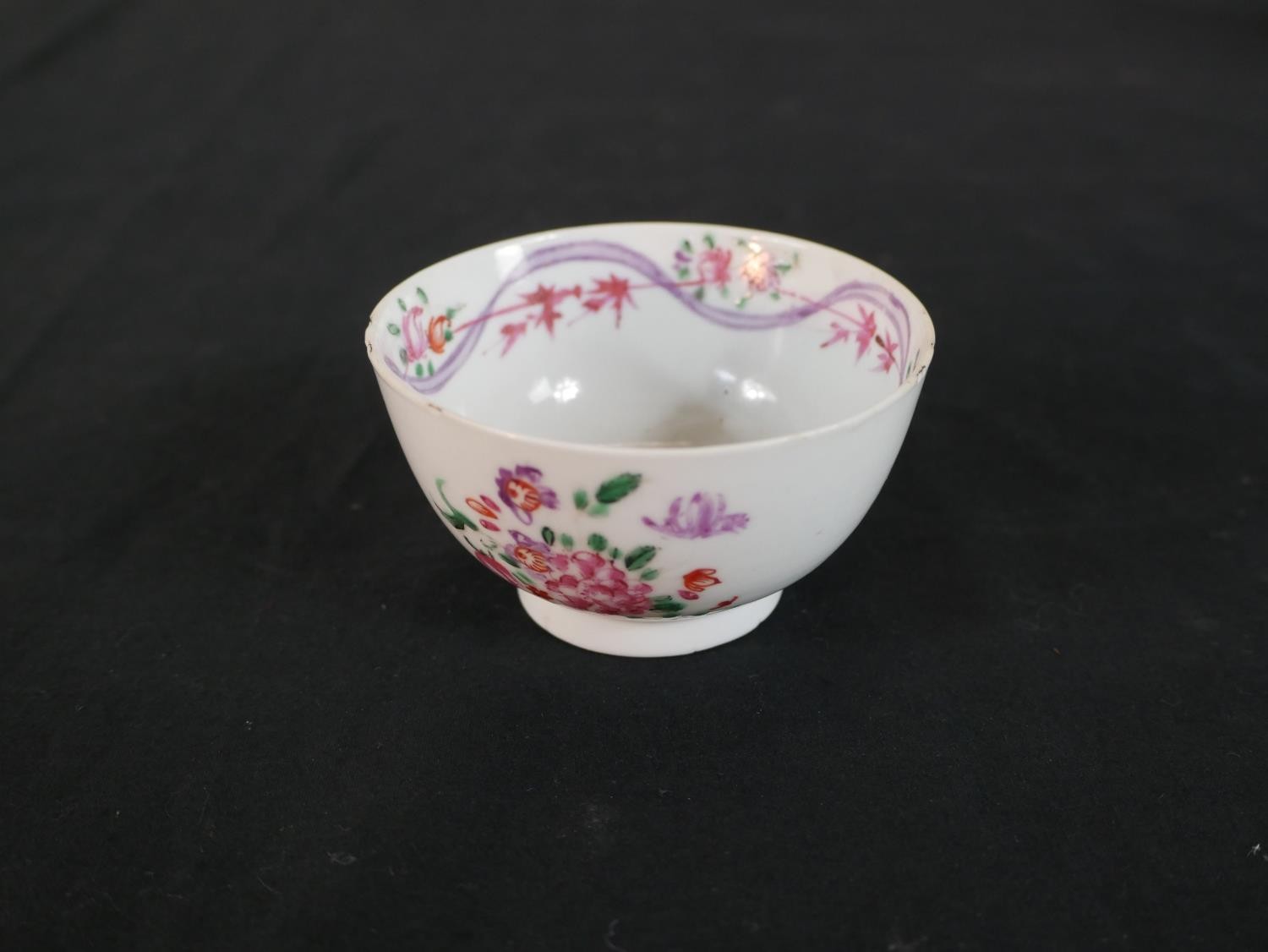 A collection of 19th century Chinese hand painted Famille Rose floral design tea bowls and saucers - Image 5 of 13