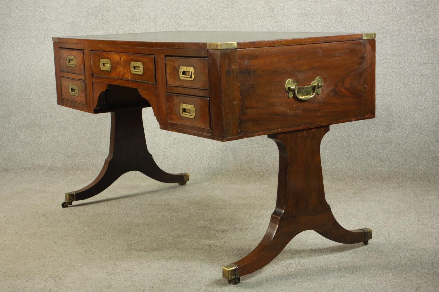A contemporary mahogany Chinese style leather inset writing table with brass campaign style - Image 5 of 12