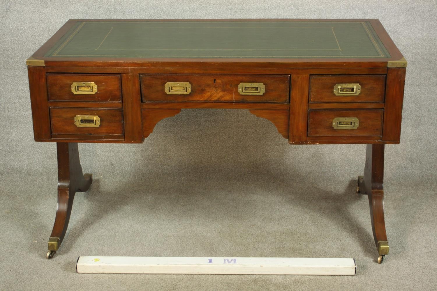A contemporary mahogany Chinese style leather inset writing table with brass campaign style - Image 2 of 12