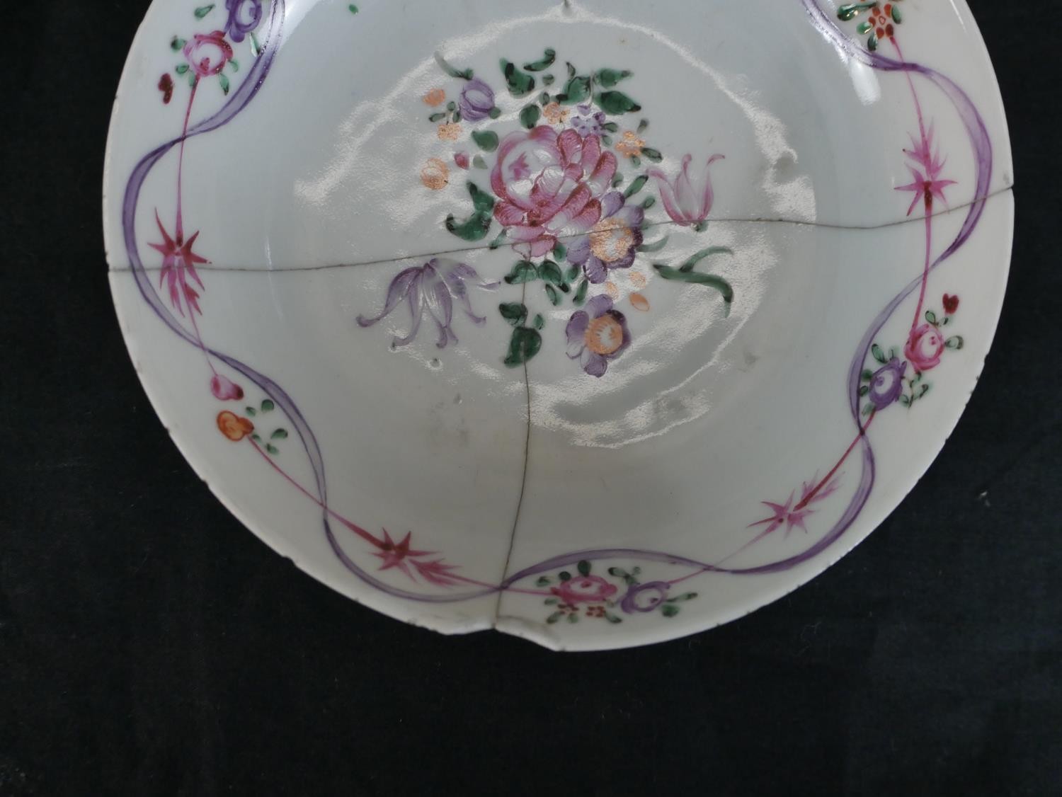 A collection of 19th century Chinese hand painted Famille Rose floral design tea bowls and saucers - Image 6 of 13