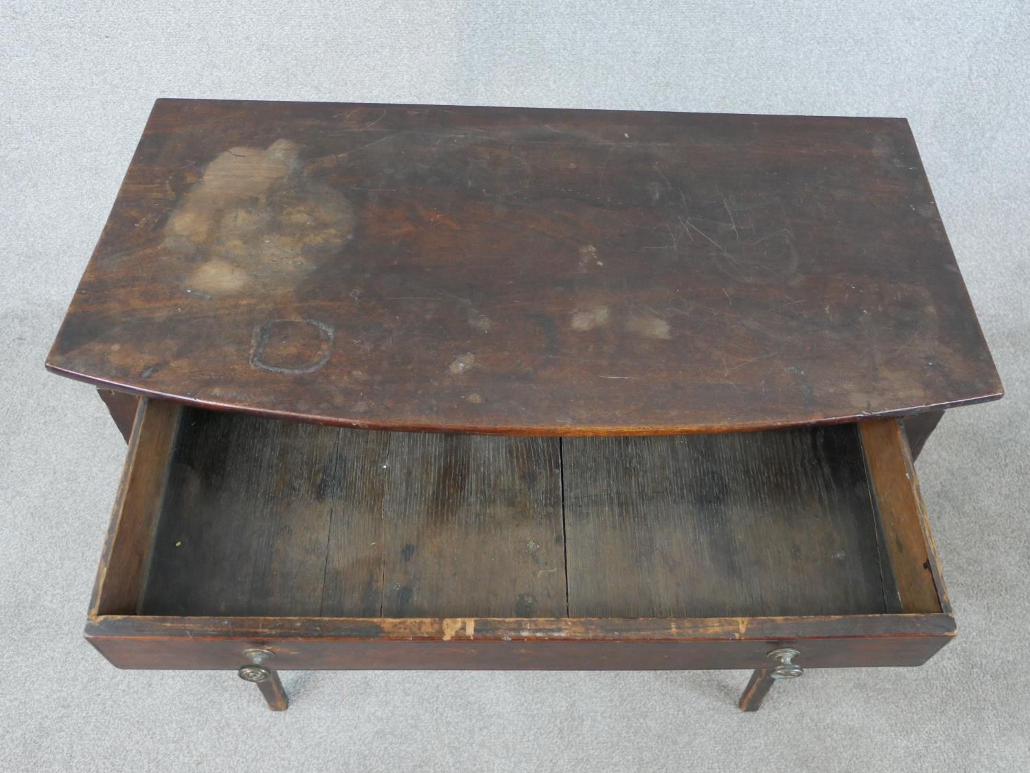 An 18th century mahogany bow fronted side table, with single long drawer on square tapering legs. - Image 4 of 5