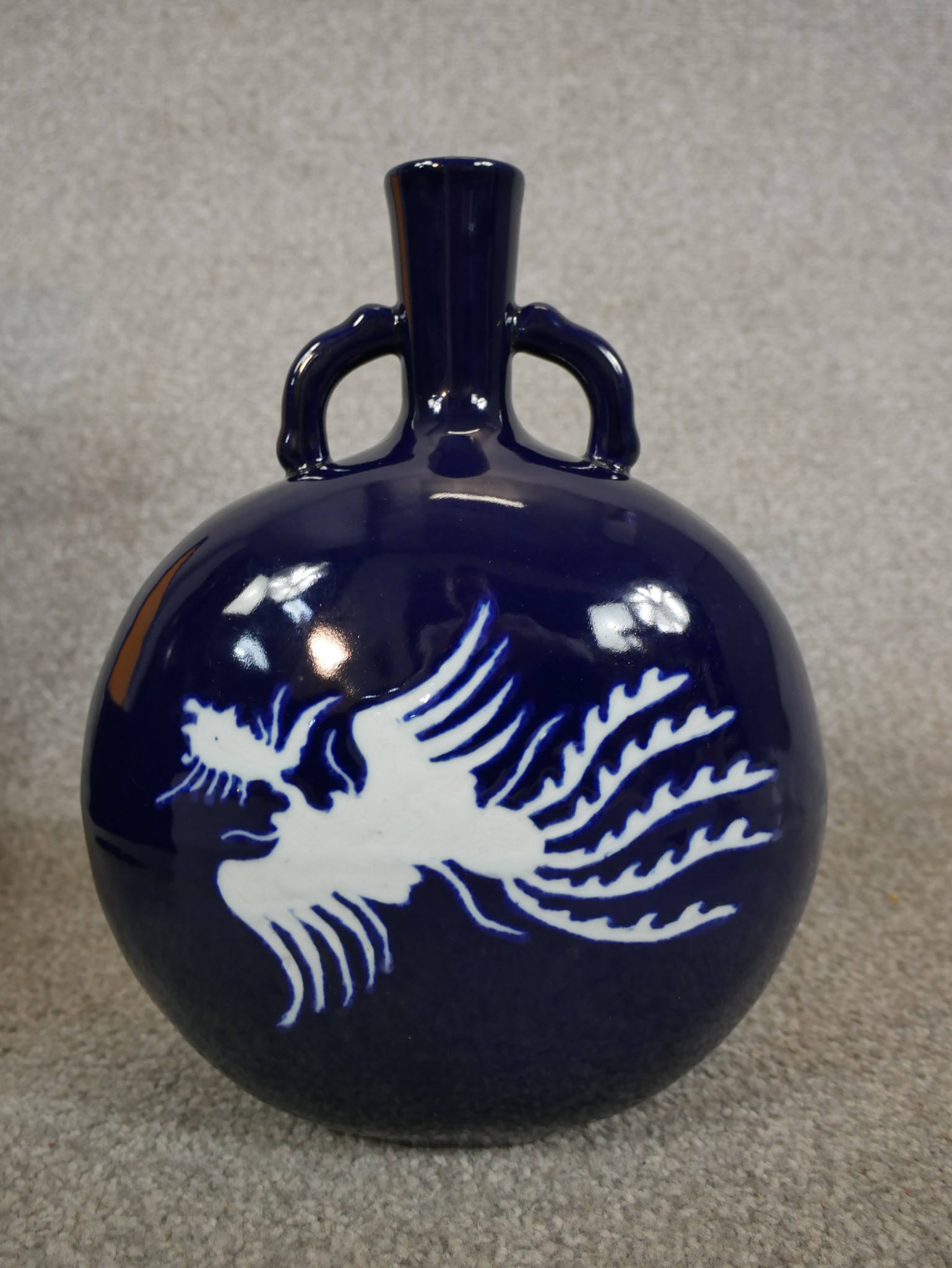 A Chinese blue and white porcelain twin handled moon flask with five claw dragon and pheonix - Image 4 of 6