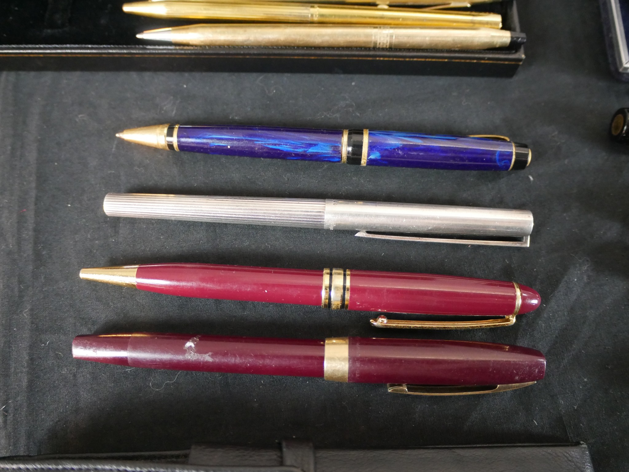 Approximately thirteen 20th century pens to include a engine turned silver Hasti rollerball pen, H.2 - Image 4 of 7