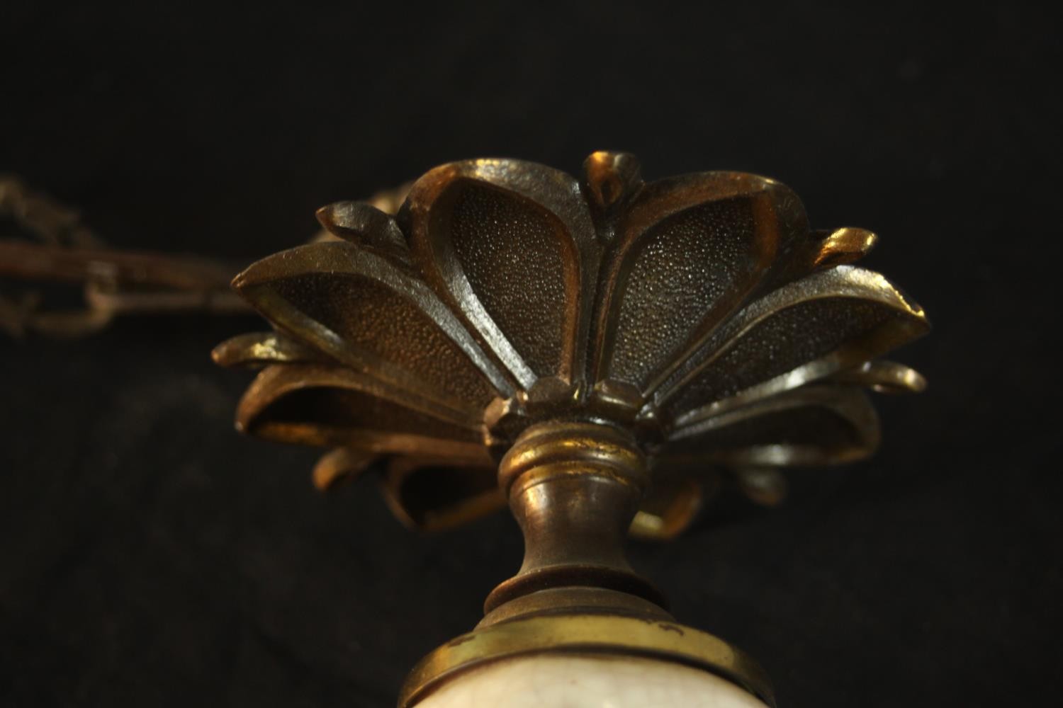 An early 20th century porcelain and brass ceiling pendant light, decorted with sprays of flowers. - Image 5 of 5