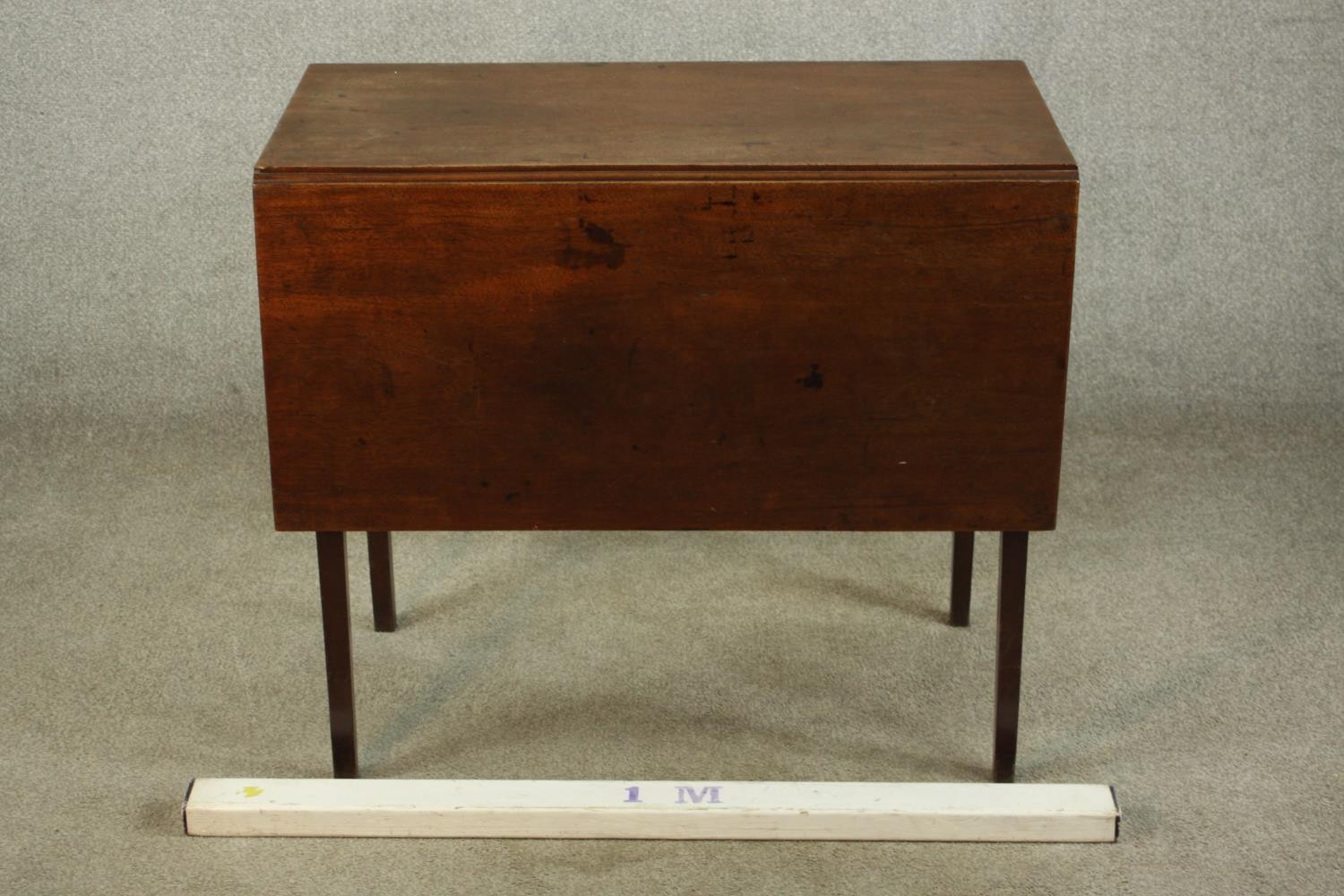 A George III mahogany drop leaf gate leg table, raised on square tapering supports. H.72 W.120 D. - Image 2 of 6