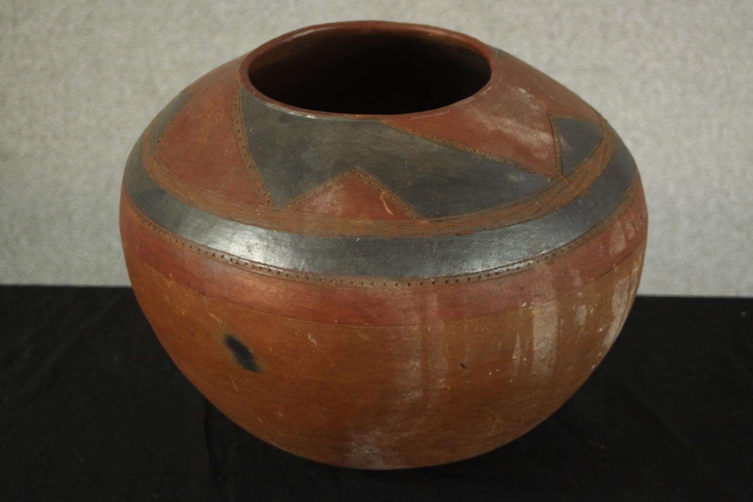 A pre-Columbian style painted pottery globular vessel pot/vase with grey painted geometric