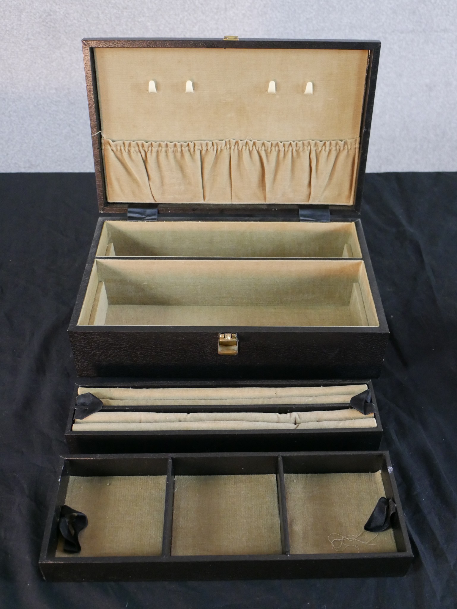 Two mid to late 20th century black faux leather jewellery boxes, one fitted and lined with red - Image 2 of 6