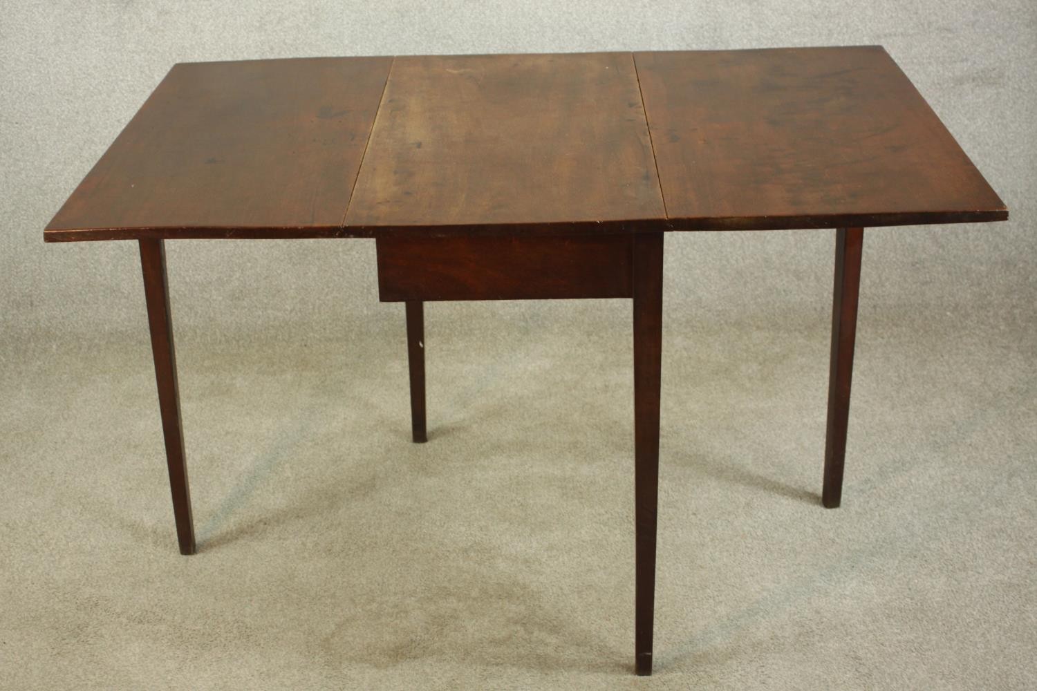 A George III mahogany drop leaf gate leg table, raised on square tapering supports. H.72 W.120 D. - Image 4 of 6