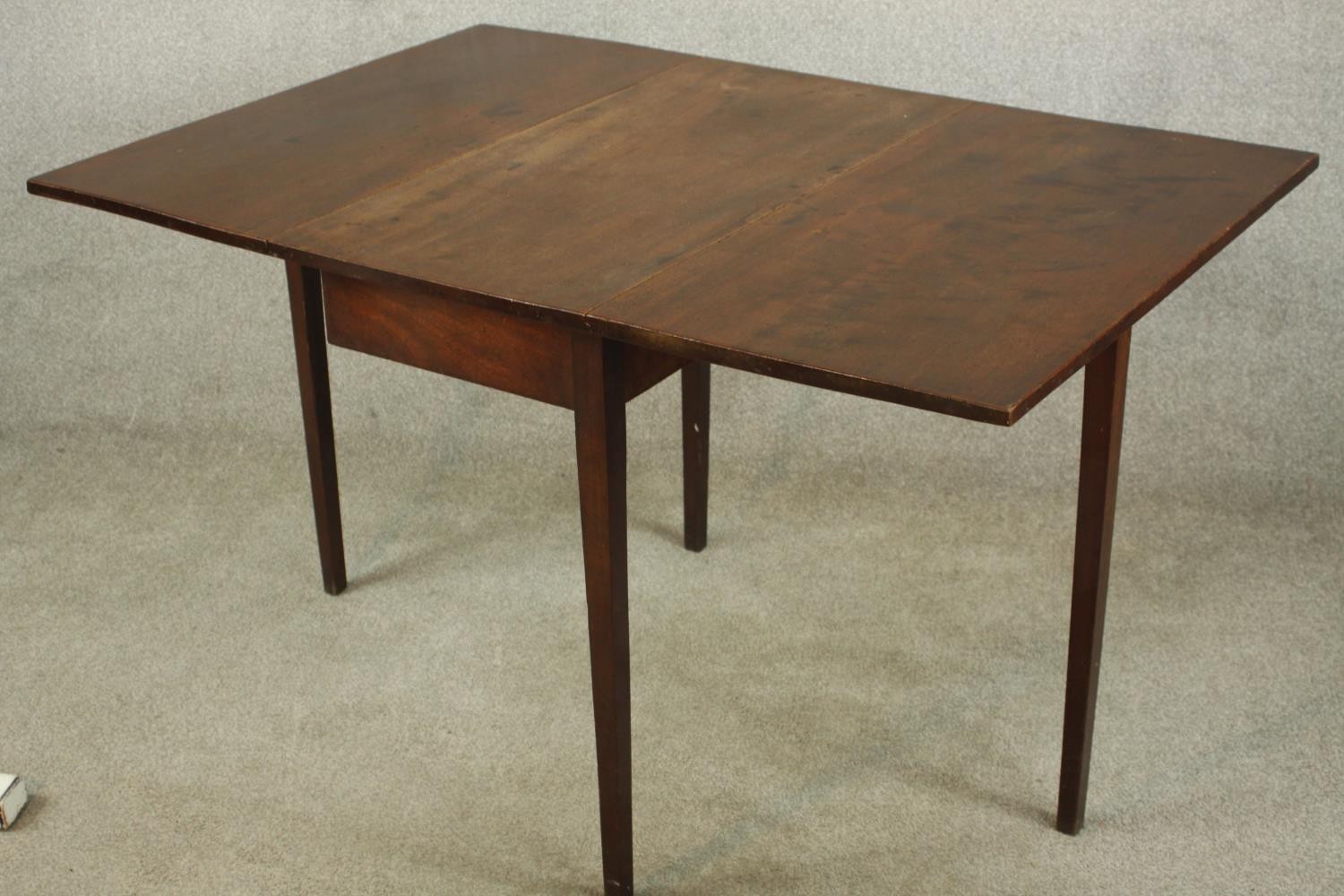 A George III mahogany drop leaf gate leg table, raised on square tapering supports. H.72 W.120 D. - Image 6 of 6