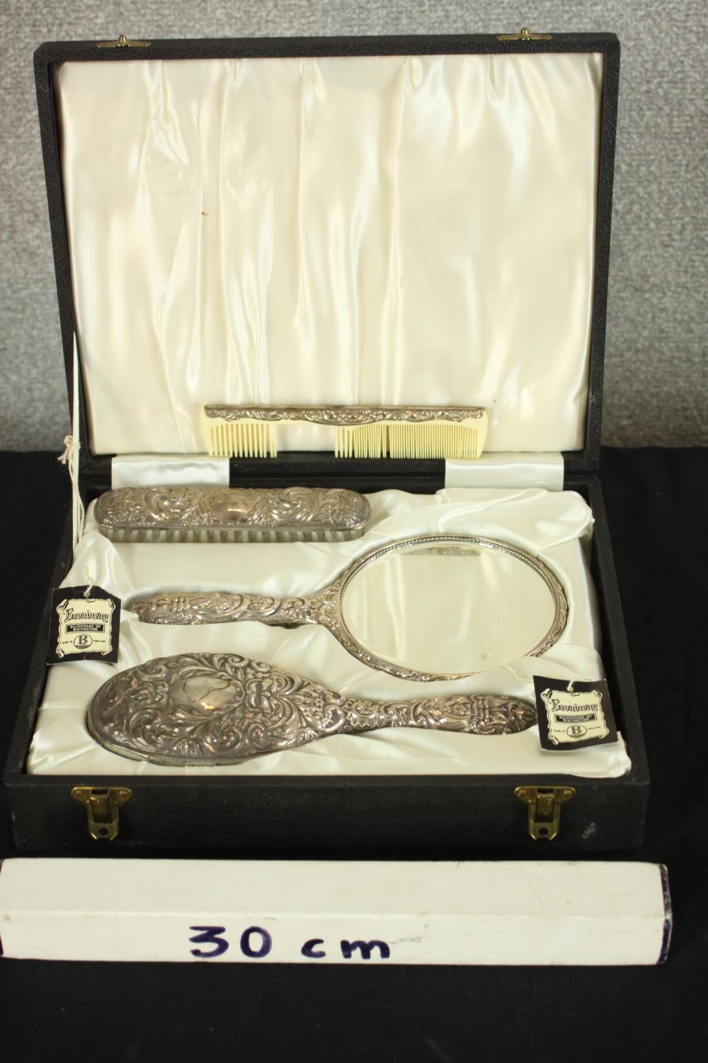 A George VI hallmarked silver Silver vanity set four piece cased vanity set, W I Broadway & Co - Image 2 of 12