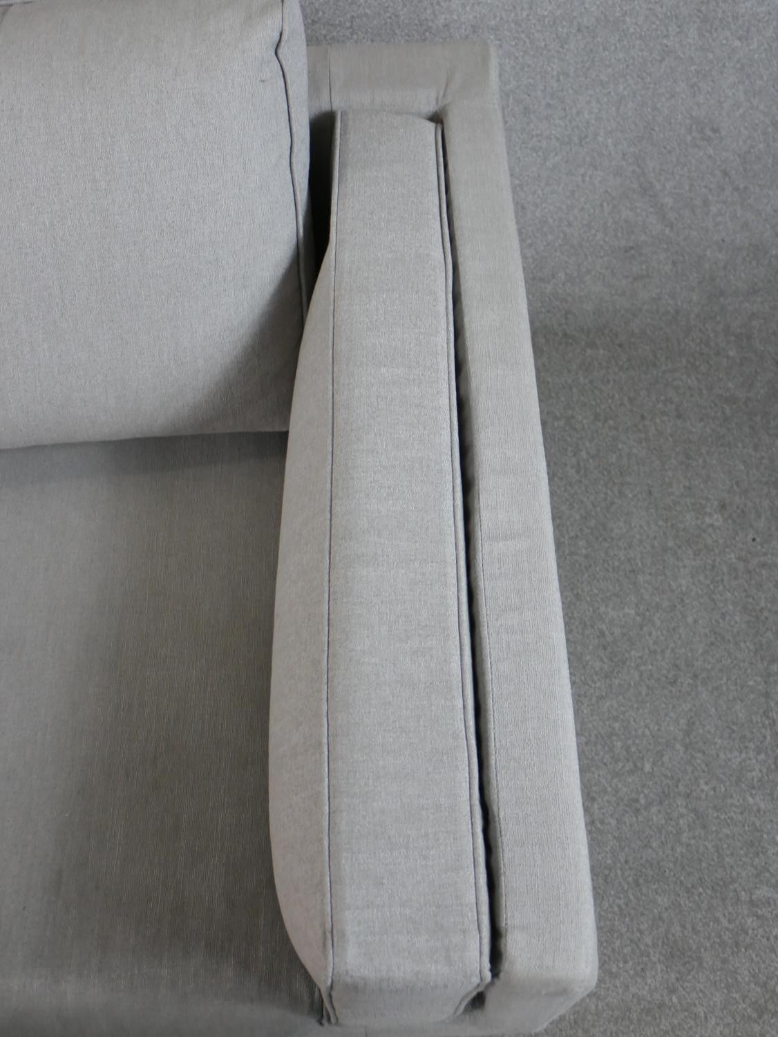 A contemporary three seater Calligaris settee, upholstered in grey fabric raised on shaped beech - Image 5 of 7