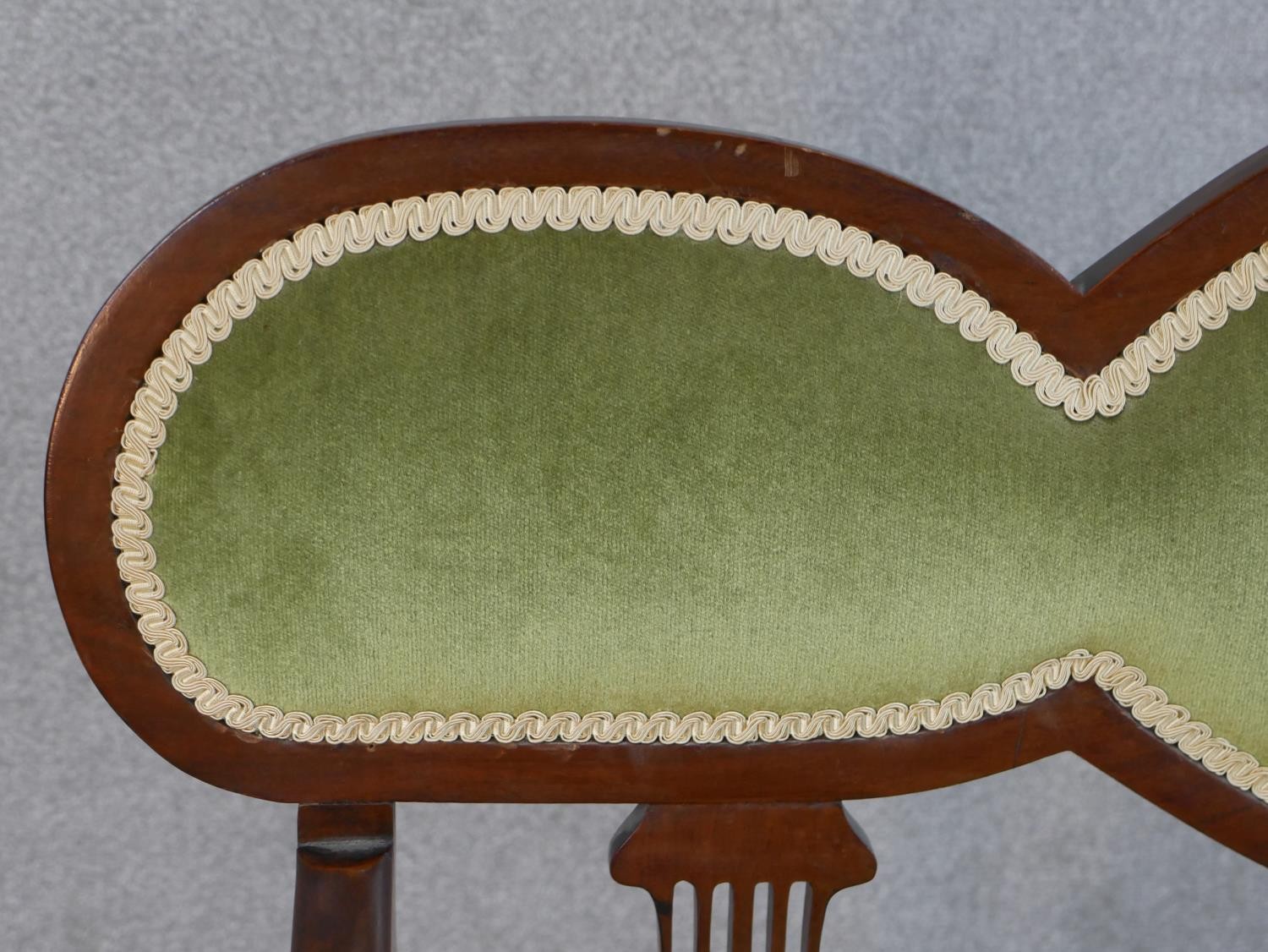 An Edwardian mahogany framed open arm settee with pierced splat back, with green upholstered seat - Image 6 of 7