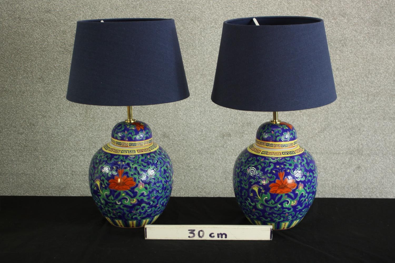 A contemporary pair of Chinese porcelain table lamps, with scroll and floral decoration. H.50 Dia. - Image 2 of 7
