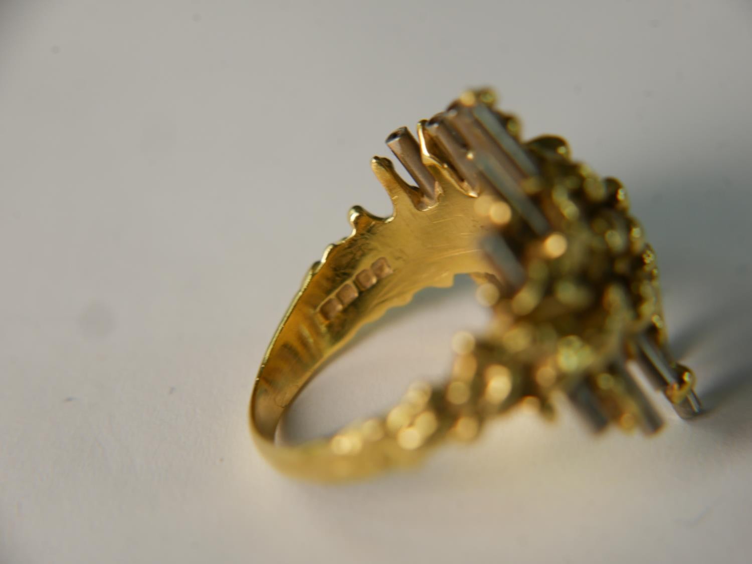 A mid 20th century David Thomas 18 carat yellow and white gold modernist design ring. Ring size O, - Image 6 of 6