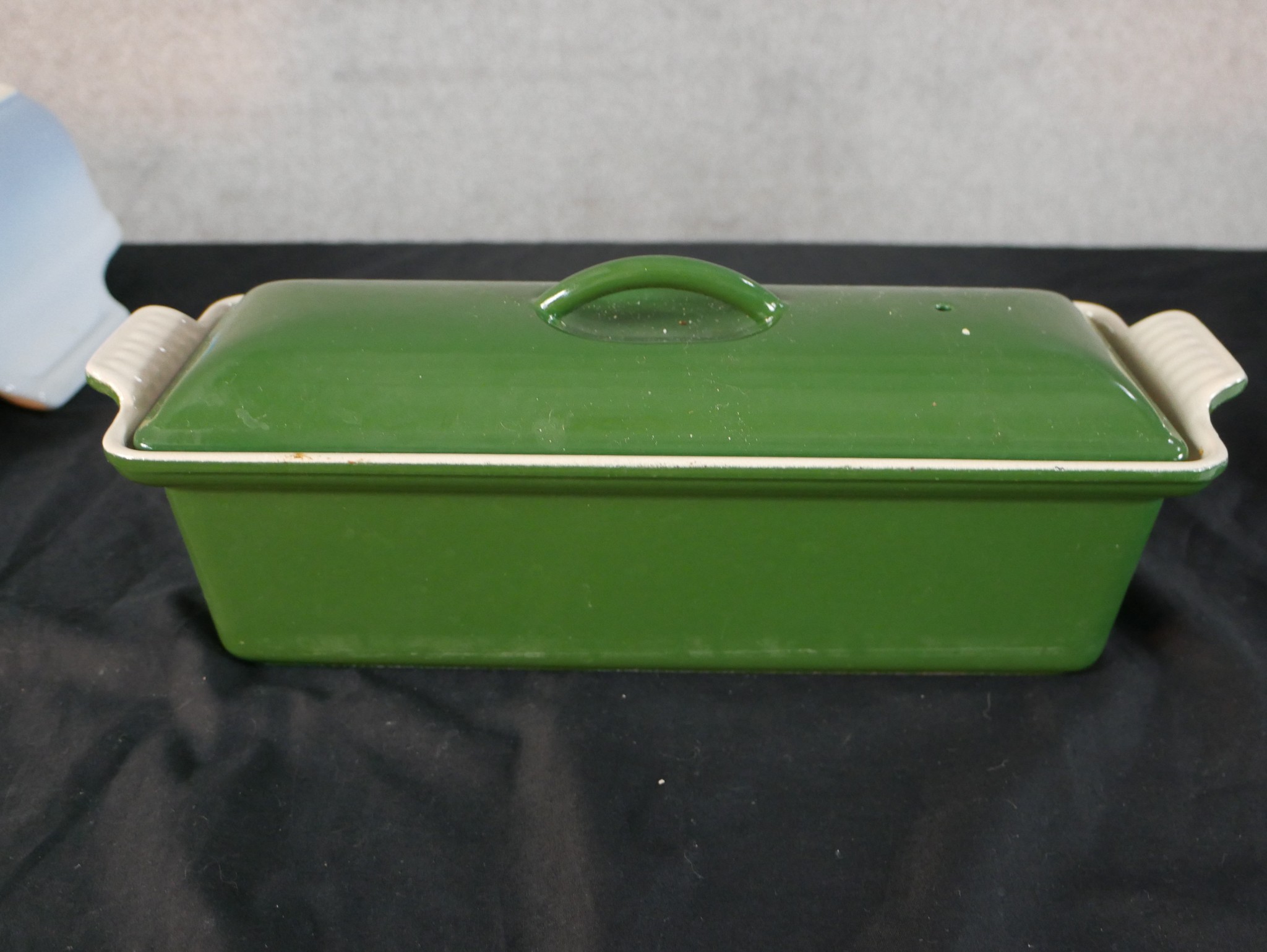 Five pieces of Le Creuset cooking items comprising three oven dishes, fish kettle and a lidded - Image 10 of 12