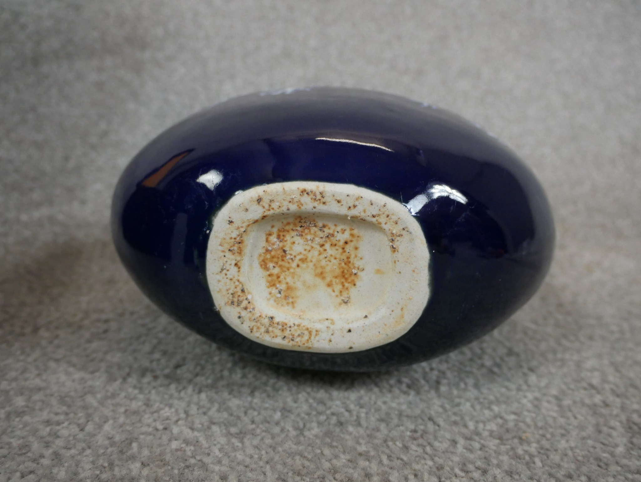 A Chinese blue and white porcelain twin handled moon flask with five claw dragon and phoenix - Image 6 of 6