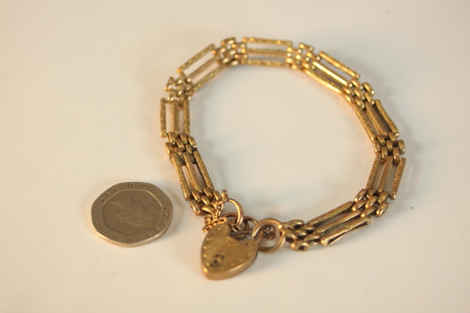 A 9ct rose gold Victorian engraved gate link bracelet charm bracelet with heart padlock. Hallmarked: - Image 2 of 8