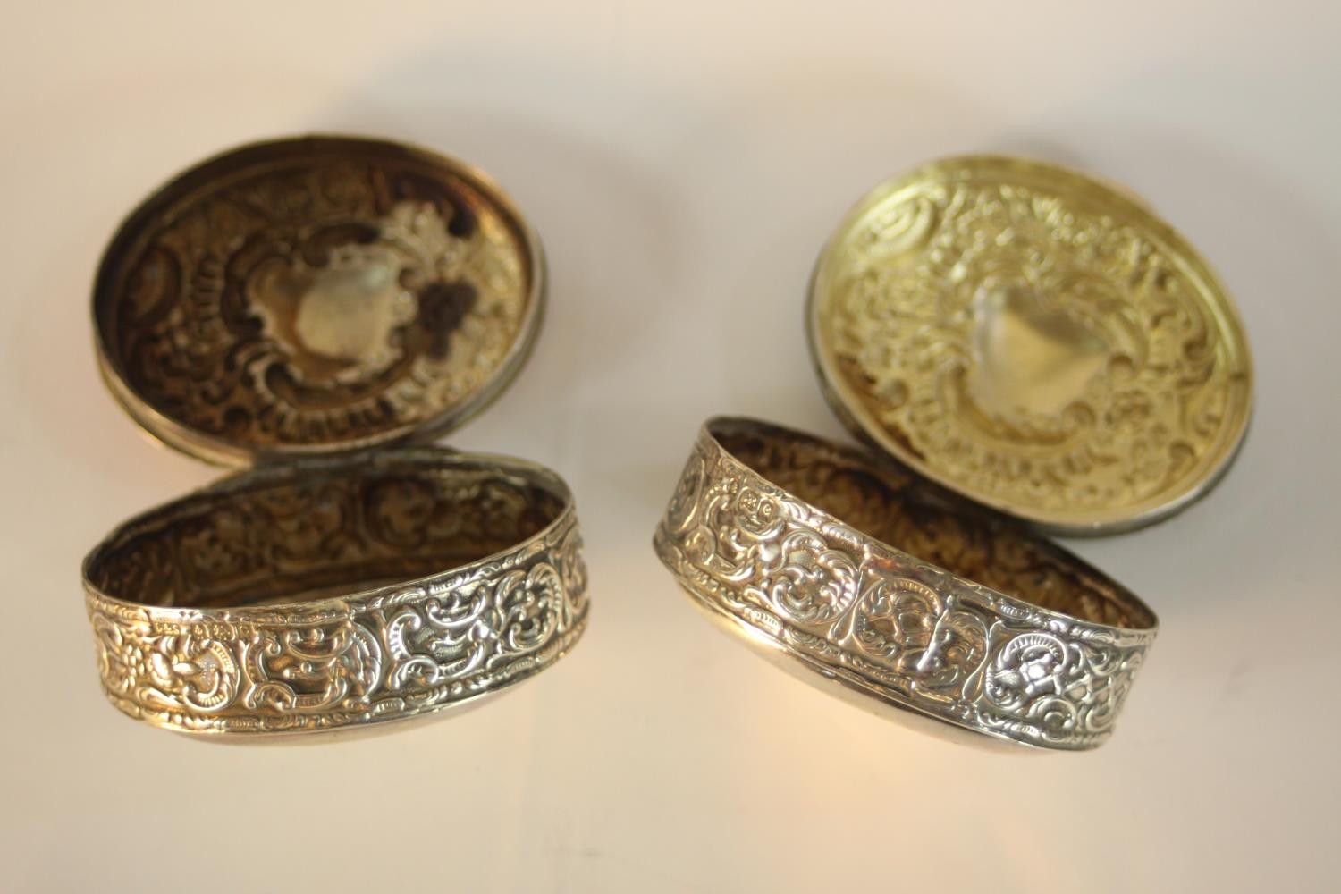 A pair of Edward VII hallmarked silver oval trinket boxes, Birmingham 1902, each with repousse - Image 4 of 6