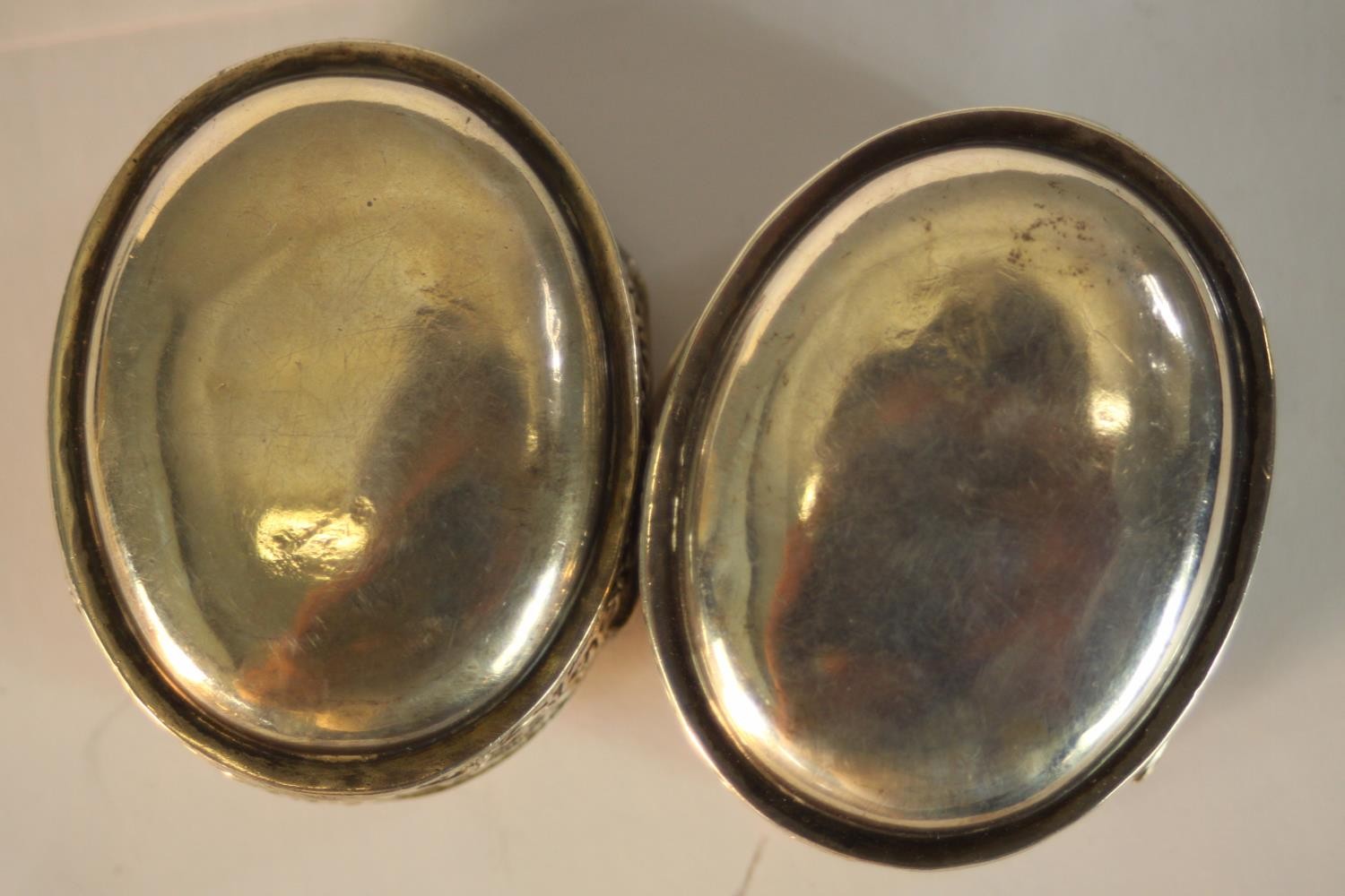 A pair of Edward VII hallmarked silver oval trinket boxes, Birmingham 1902, each with repousse - Image 6 of 6