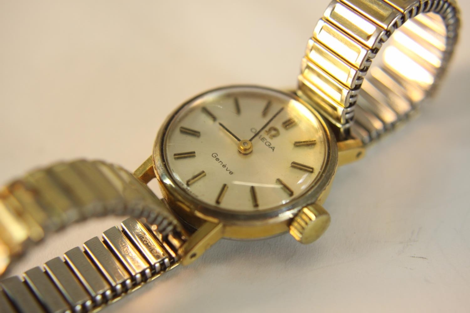 A ladies gold plated Omega Geneve automatic wrist watch with baton numerals and applied hands on - Image 7 of 11