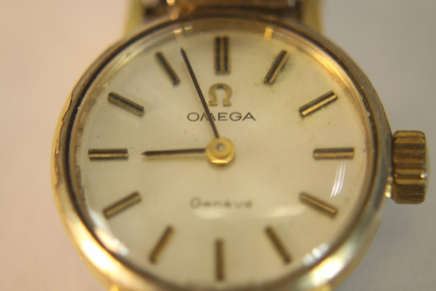 A ladies gold plated Omega Geneve automatic wrist watch with baton numerals and applied hands on - Image 5 of 11