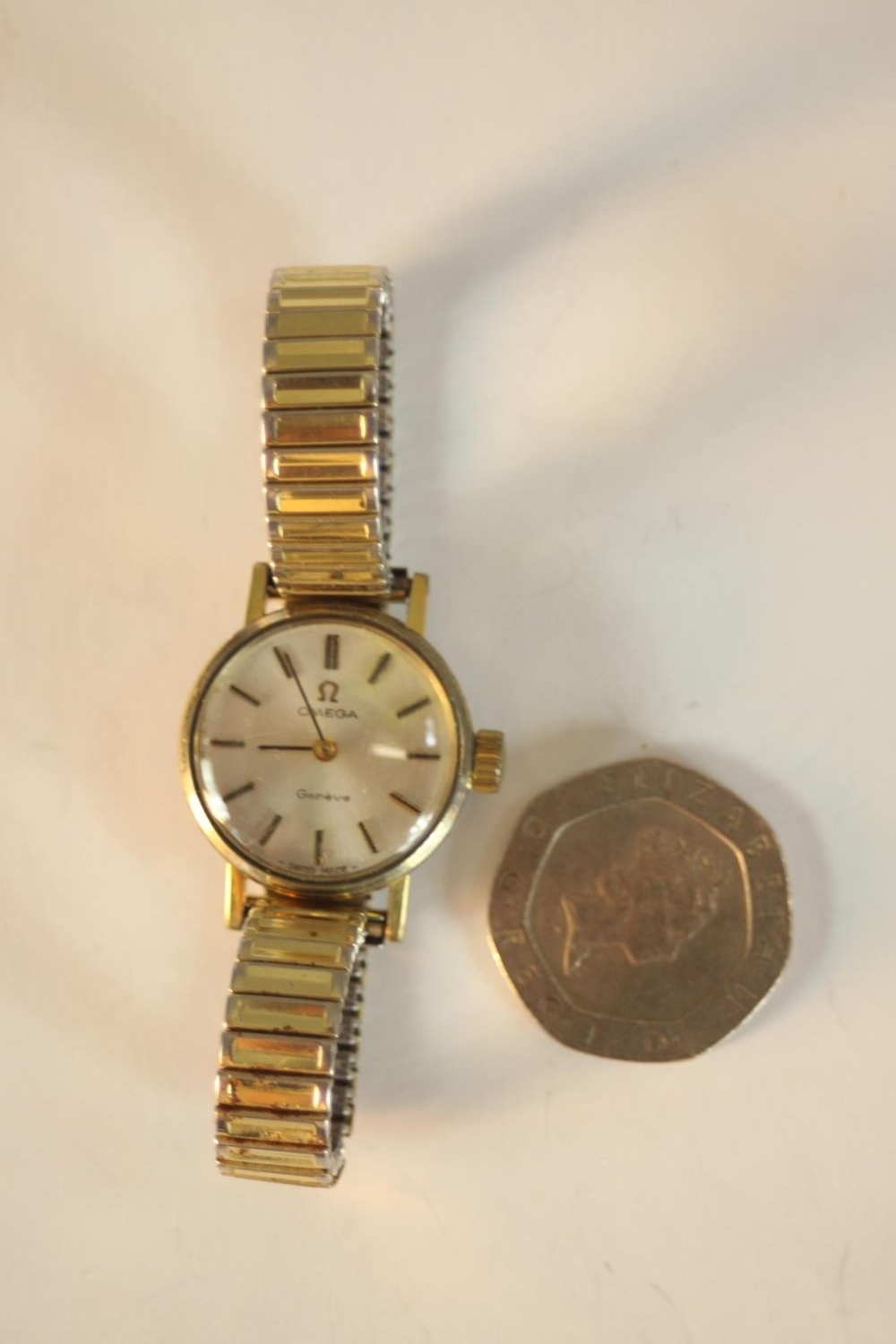 A ladies gold plated Omega Geneve automatic wrist watch with baton numerals and applied hands on - Image 2 of 11