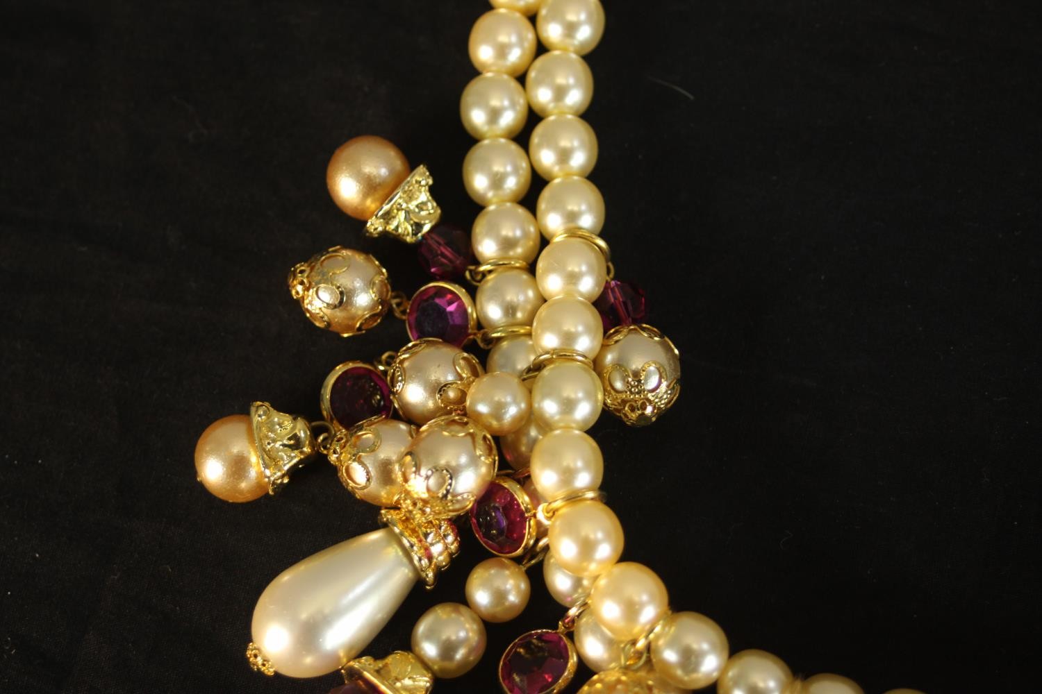 A vintage possibly Christian Dior faux pearl and pink Swarovski tassel necklace and matching - Image 4 of 13