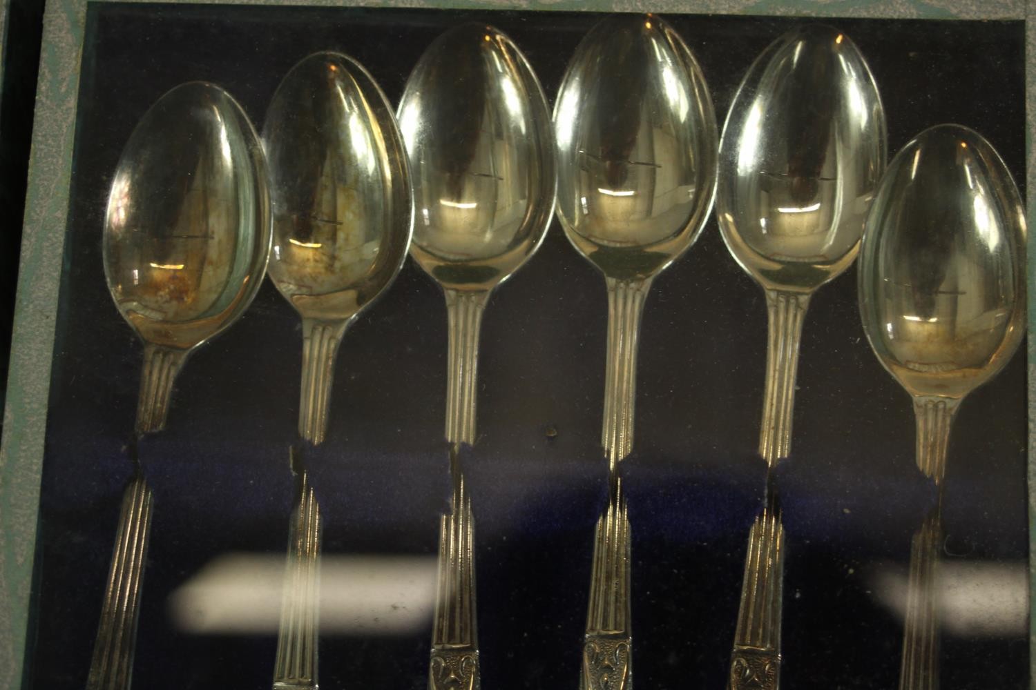 A large assortment of boxed and loose plated flatware. H.26 W.5cm. (largest) - Image 11 of 11