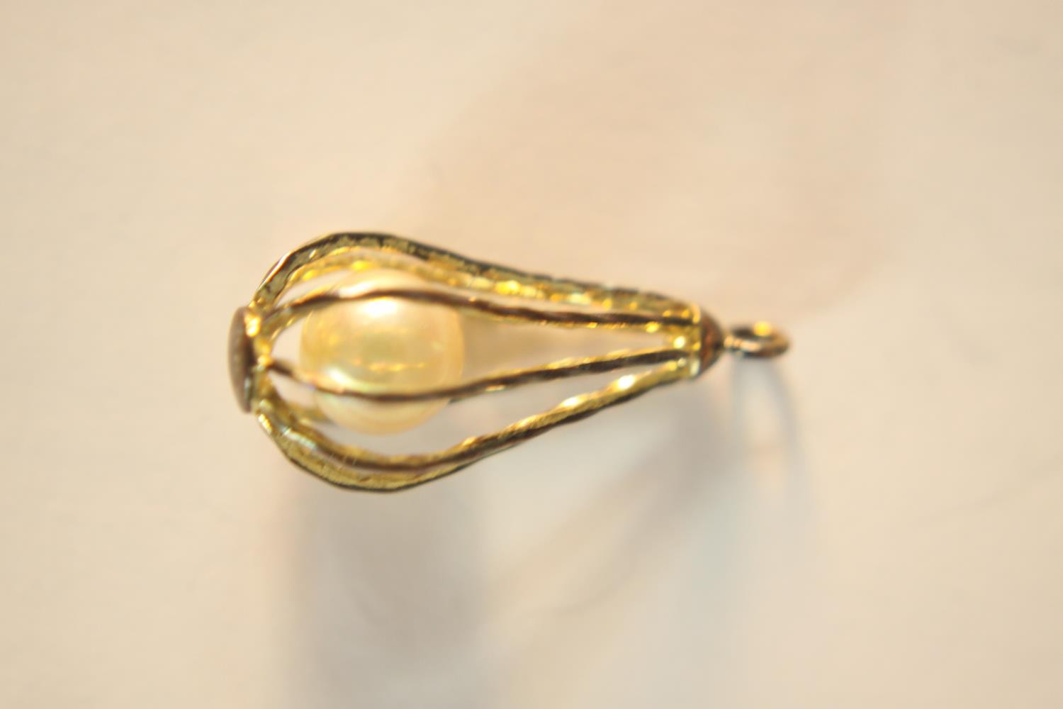 A brass Amethyst paste set bar brooch and fresh water pearl bead in a yellow metal cage. L.4cm ( - Image 3 of 8