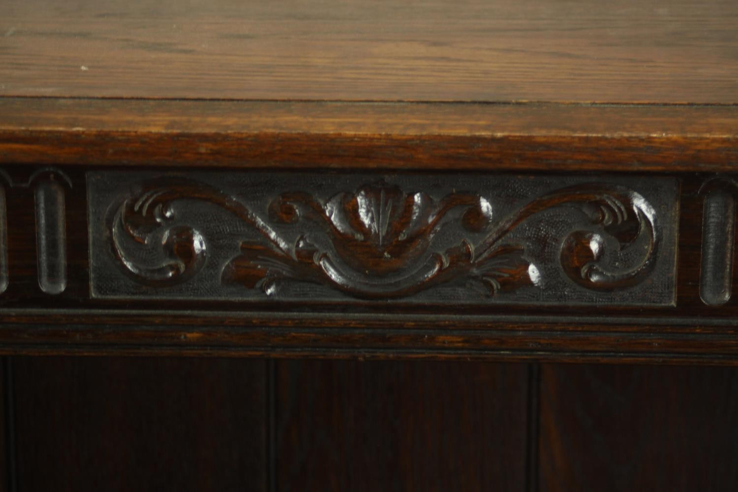 An early 20th century carved oak twin door leaded glass display cabinet, raised on turned supports - Image 5 of 9