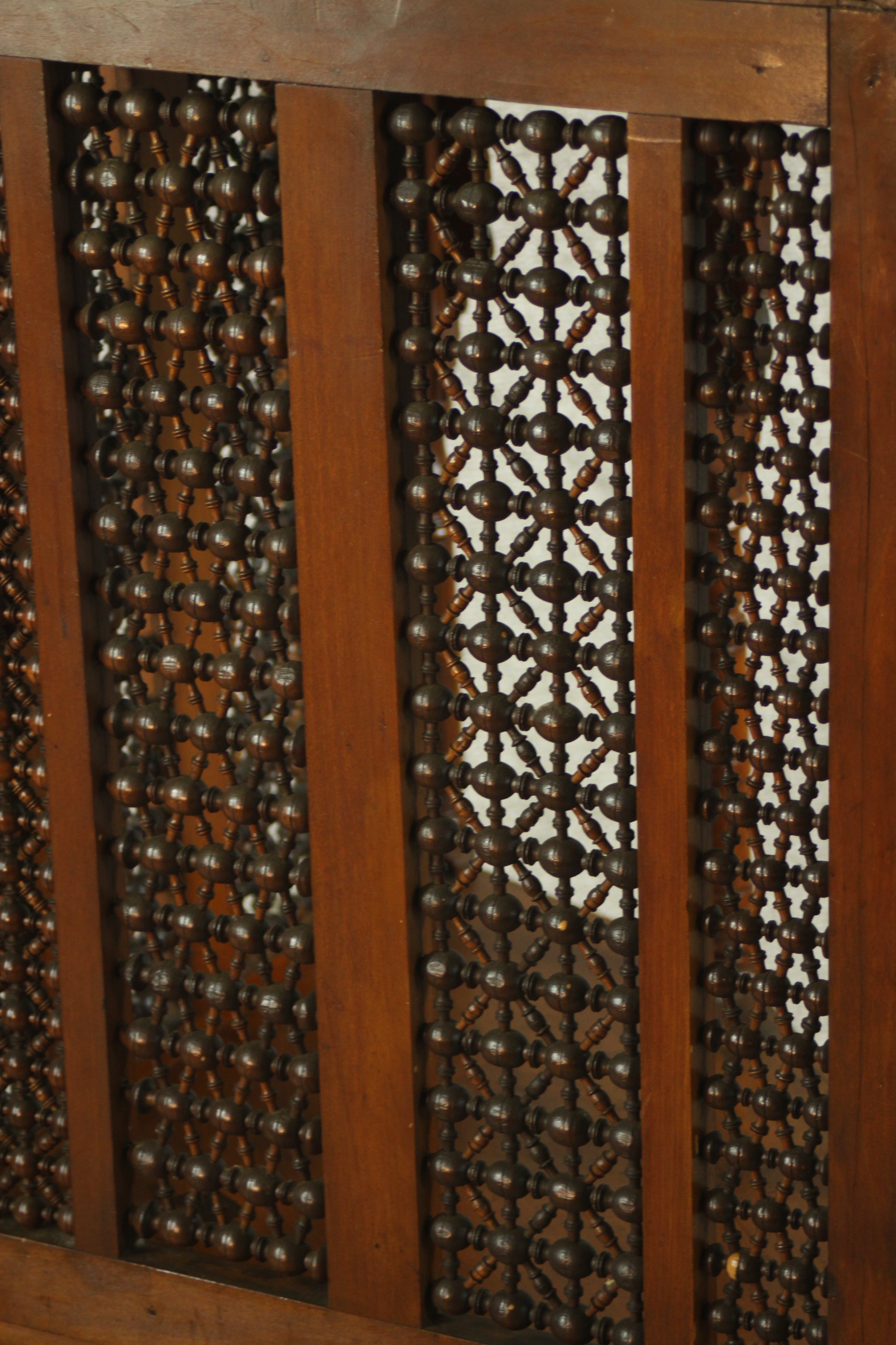 A set of 20th century bone inlaid hardwood, probably from Rajasthan, corner open hanging shelves. - Image 8 of 10