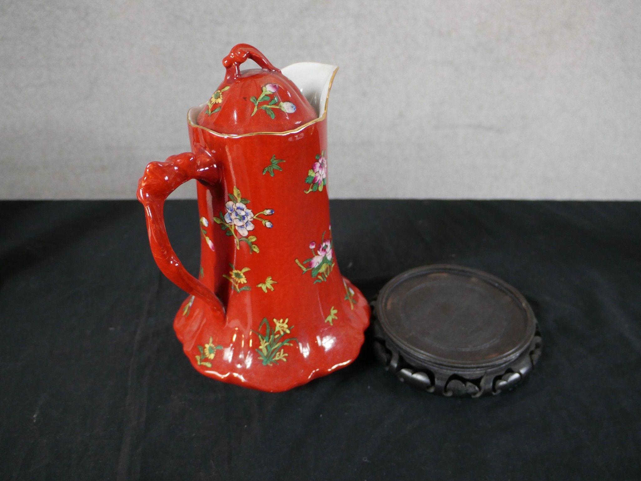 A 20th century Chinese porcelain shaped bowl, decorated in the Canton style, together with a - Image 13 of 13