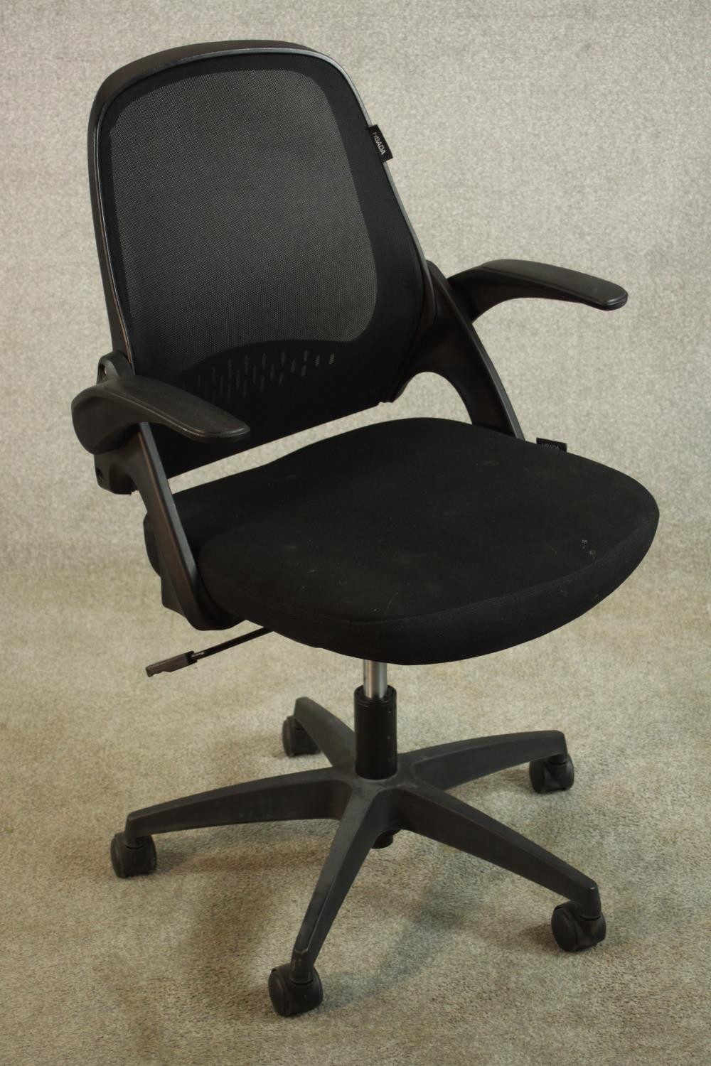 A contemporary Hbada open arm office chair, raised on five splayed supports terminating in casters. - Image 3 of 7