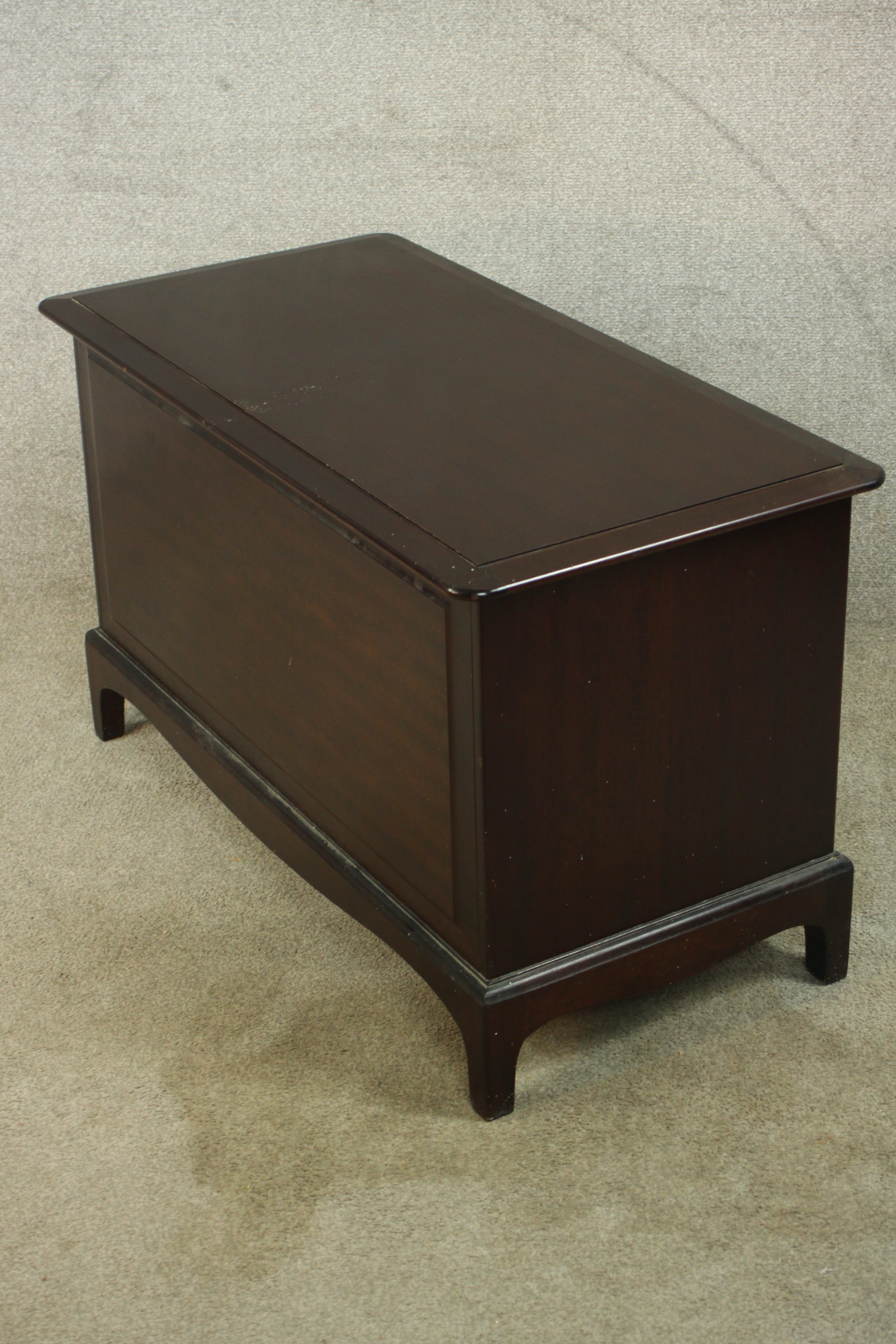 A 20th century mahogany Stag Minstrel blanket box, raised on shaped bracket feet. H.57 W.96 D.48cm. - Image 6 of 6