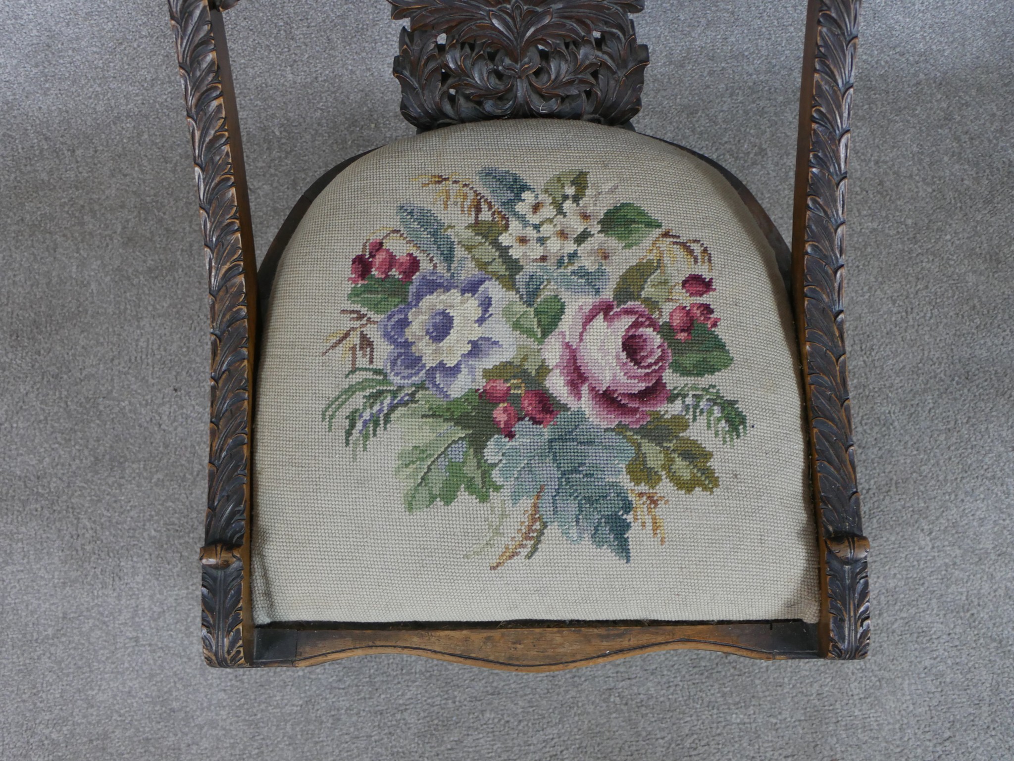 A late 19th/early 20th century Anglo Indian carved hardwood spoon back chair, the pierced splat back - Image 3 of 6