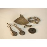 A collection of silver jewellery, including a Chinese engraved silver fan brooch, a pair of silver