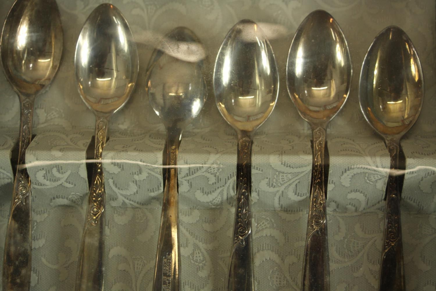 A large assortment of boxed and loose plated flatware. H.26 W.5cm. (largest) - Image 10 of 11