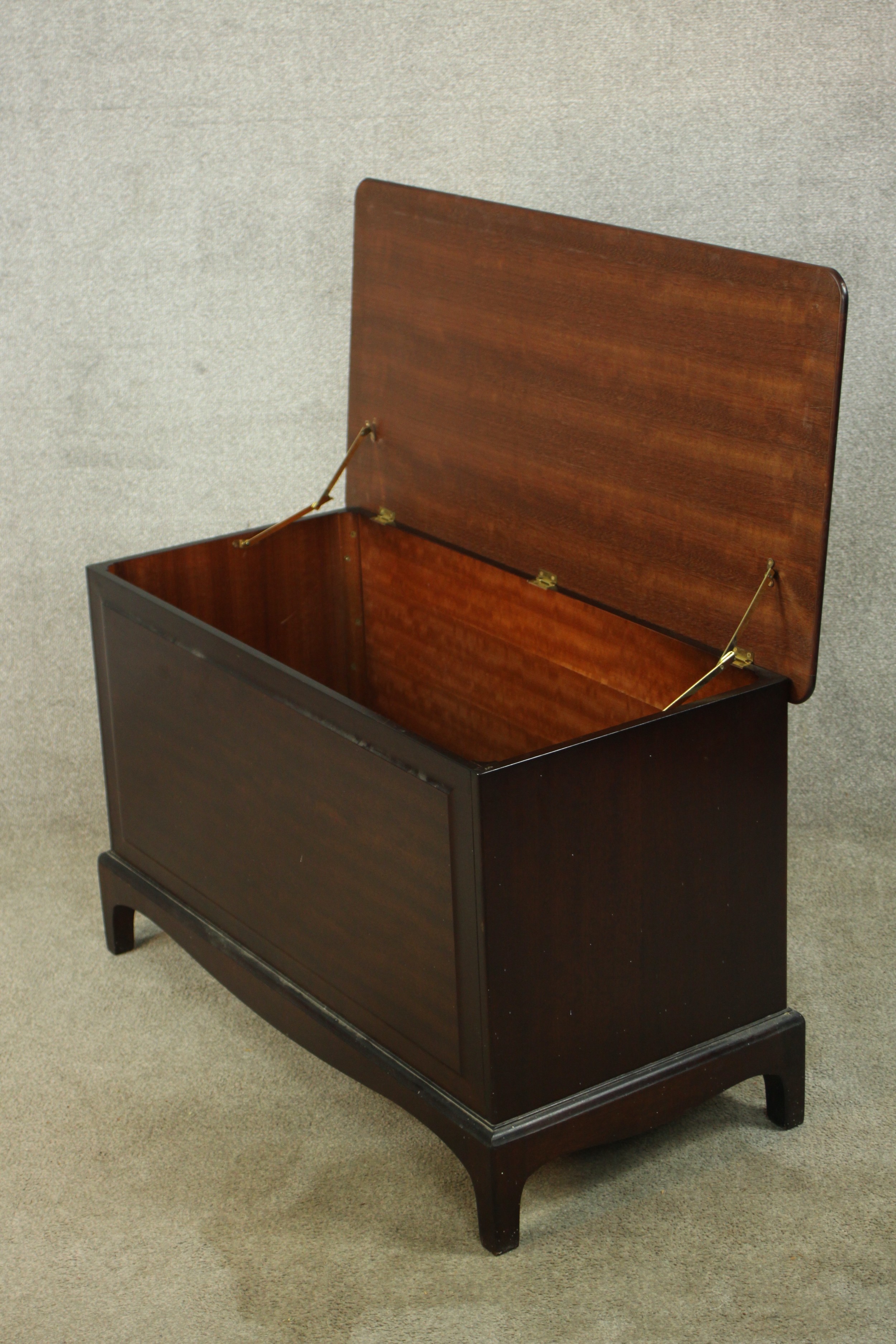 A 20th century mahogany Stag Minstrel blanket box, raised on shaped bracket feet. H.57 W.96 D.48cm. - Image 5 of 6