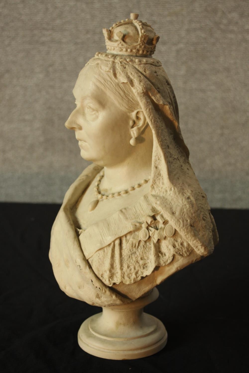 A 19th century carved white hardstone, possibly marble bust of Queen Victoria, raised on turned - Image 4 of 5