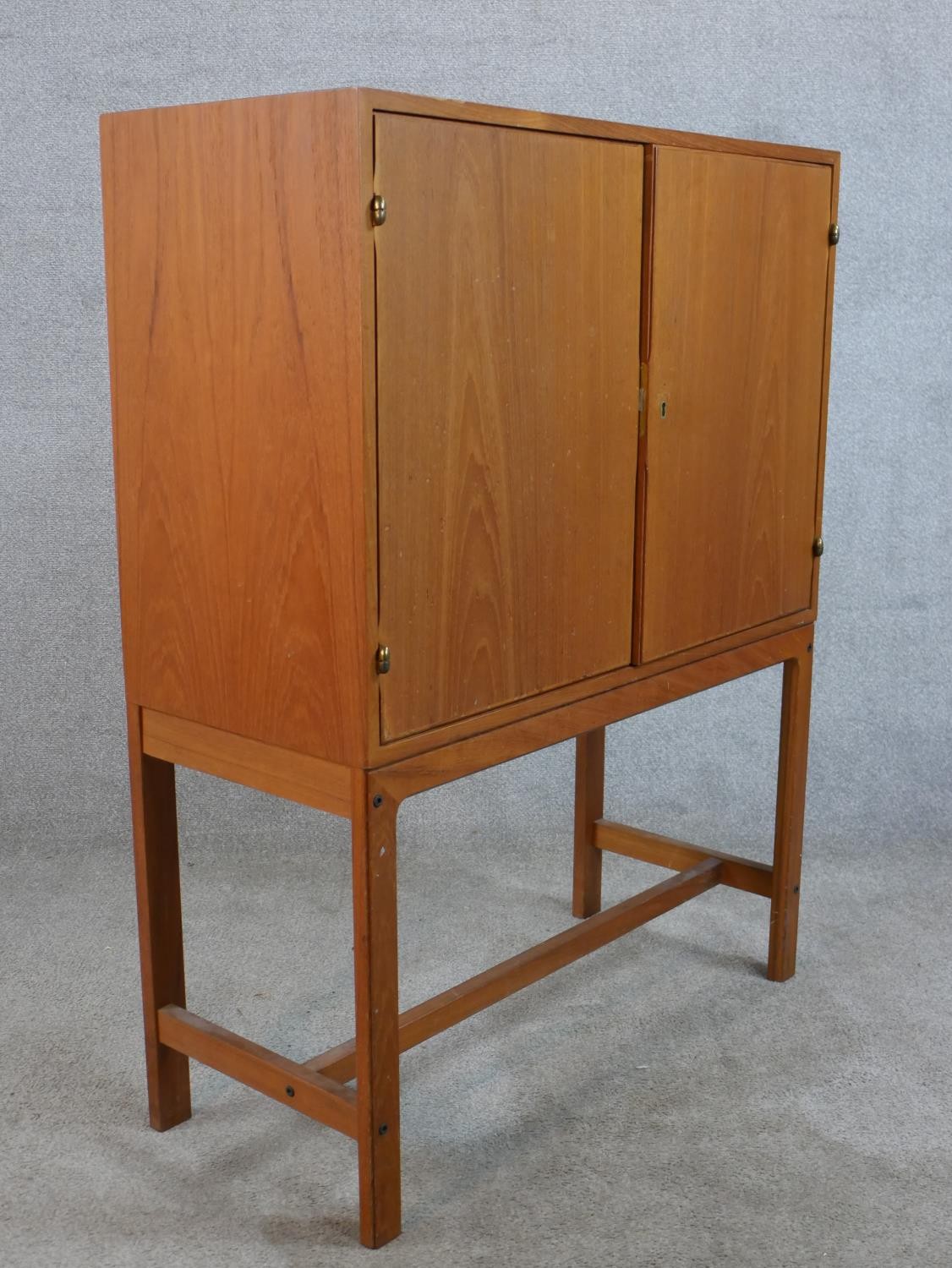 A mid 20th century Danish teak two door cupboard, opening to reveal three shelves, raised on - Image 7 of 7