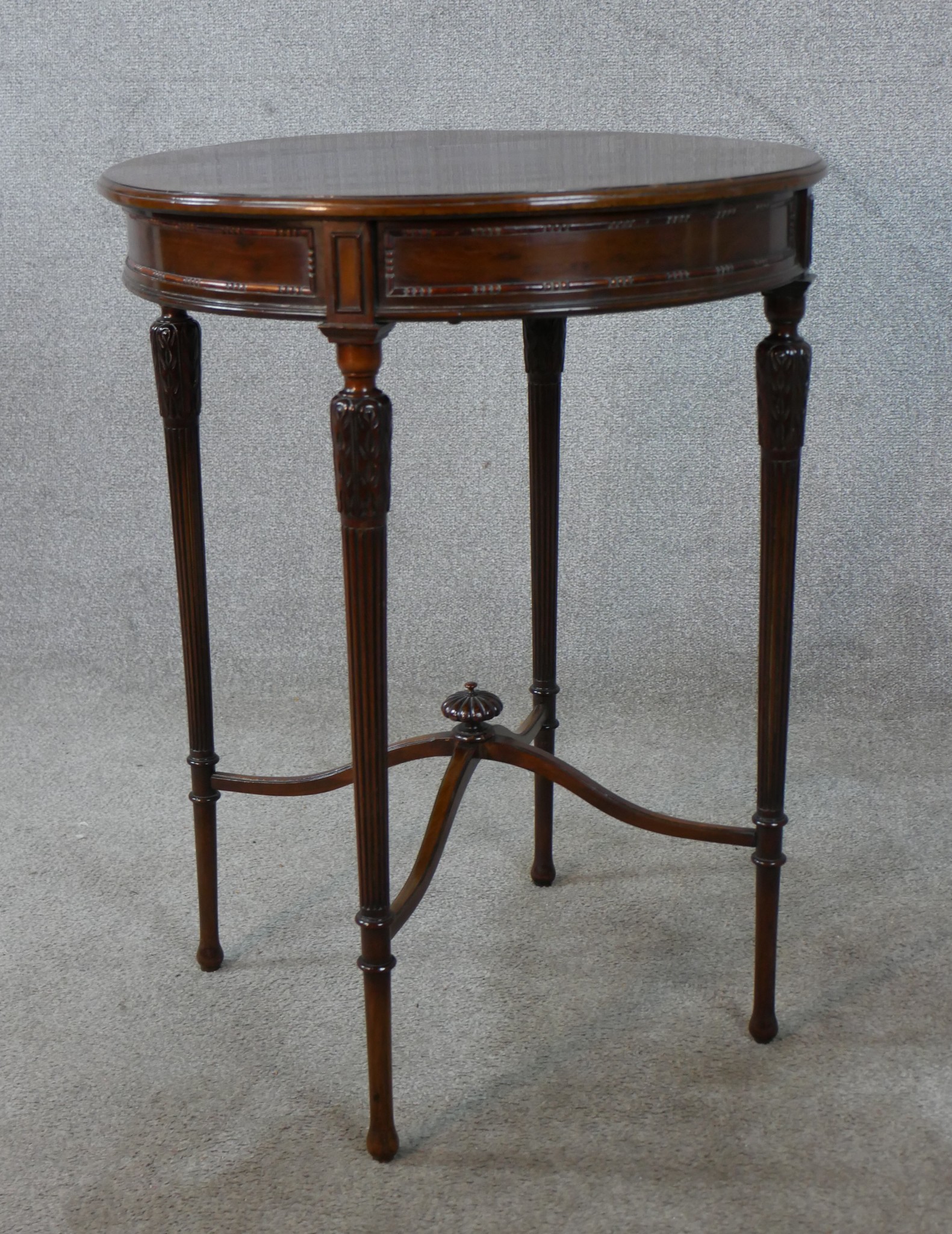 An early 20th century Neo Classical style mahogany circular table, raised on carved and fluted - Image 6 of 7