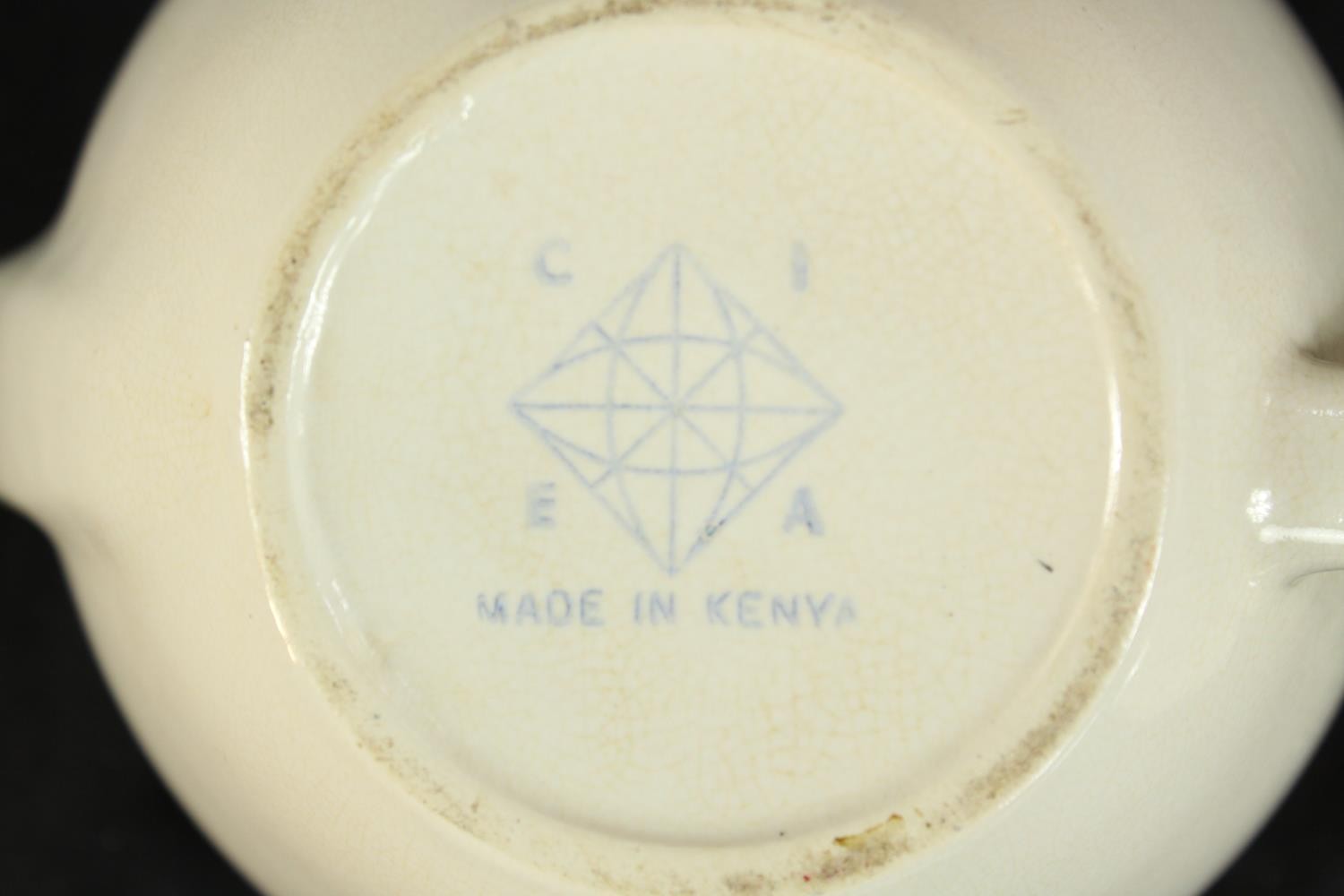 A mid 20th century Kenyan porcelain part tea set to include cups, saucers, milk jug, lidded sugar - Image 9 of 9