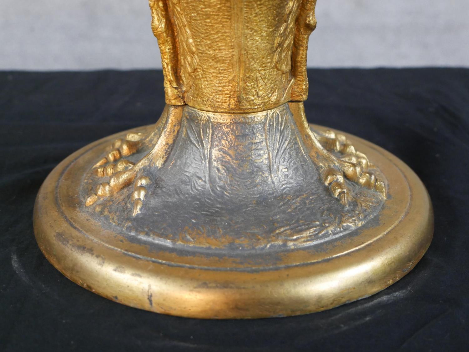 A 20th century table lamp with reverse glass painted light shade, standing on a twin swan/crane head - Image 7 of 11