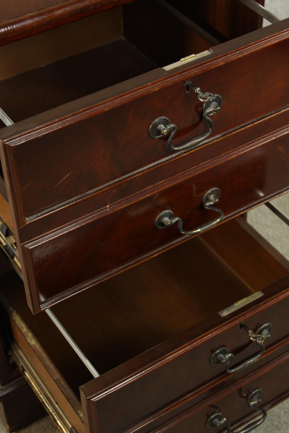 A contemporary Georgian style mahogany effect two drawer filing cabinet raised on plinth base and - Image 5 of 8