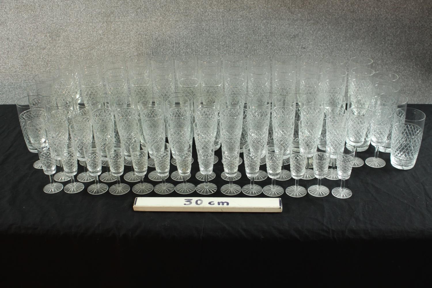 A suite of mid 20th century French clear drinking glasses. H.17 Dia.6cm. (largest) - Image 2 of 11
