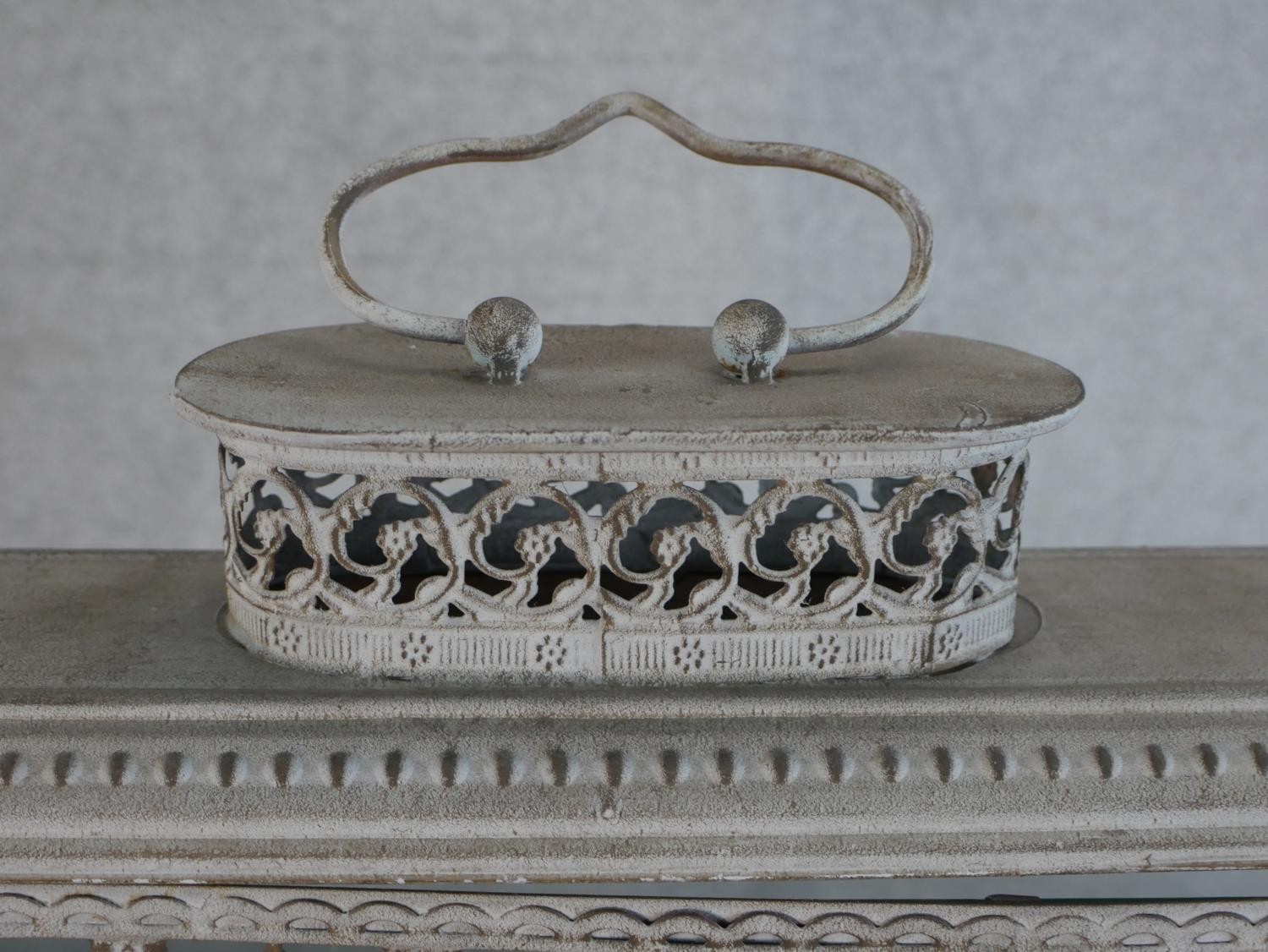 A contemporary painted metal and glass storm lantern, with carrying handle. H.51 W.48 D.13cm - Image 4 of 5